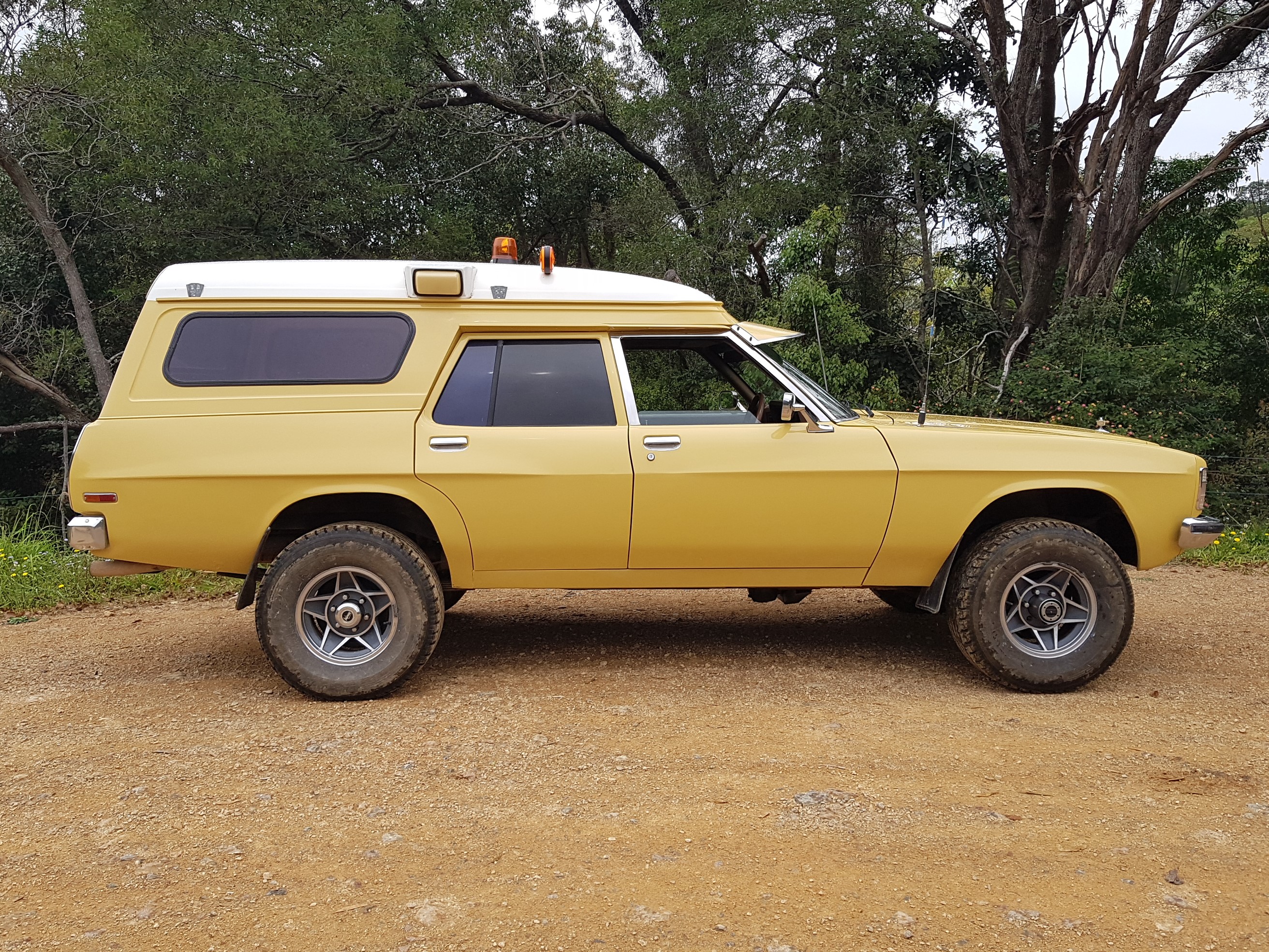 1979 HOLDEN OVERLANDER HZ PANELVAN AMBULANCE
