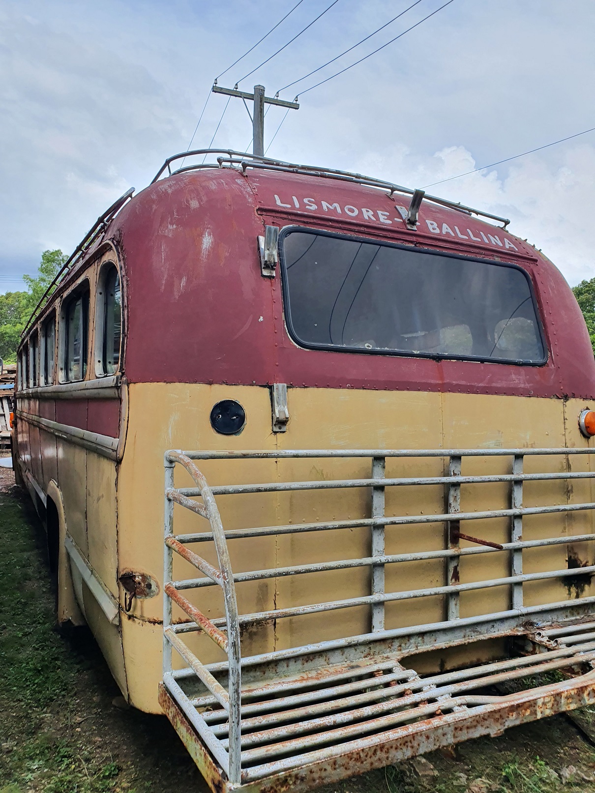 1952 REO E22 GOLD COMET BUS