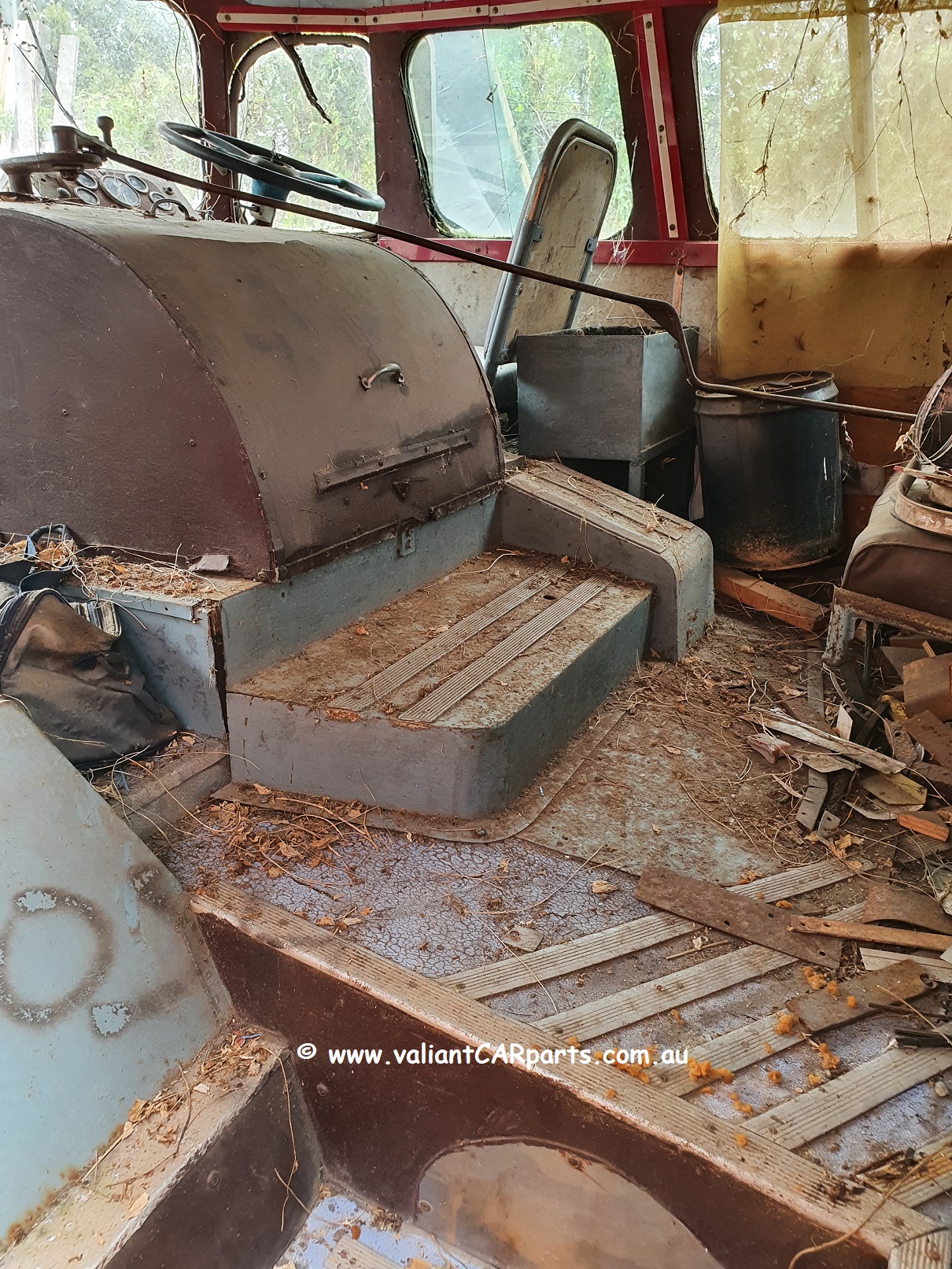 1952 REO E22 GOLD COMET BUS