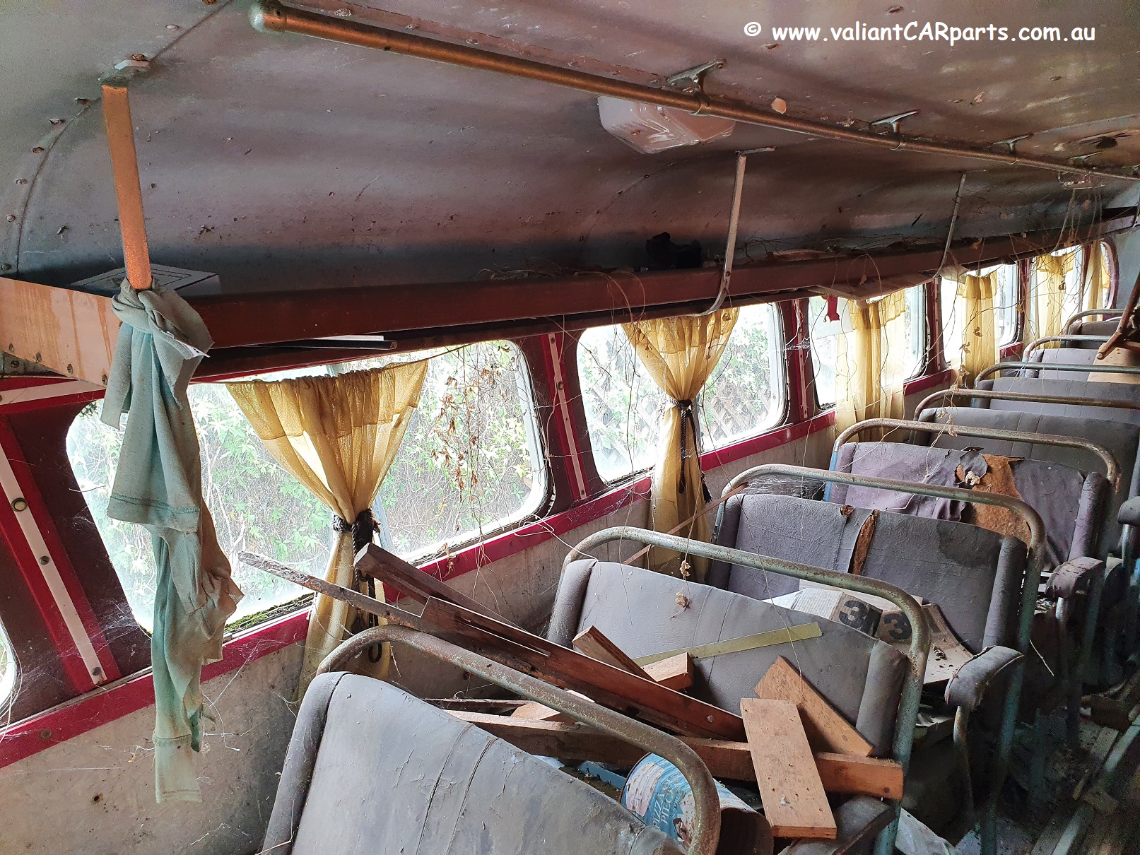 1952 REO E22 GOLD COMET BUS