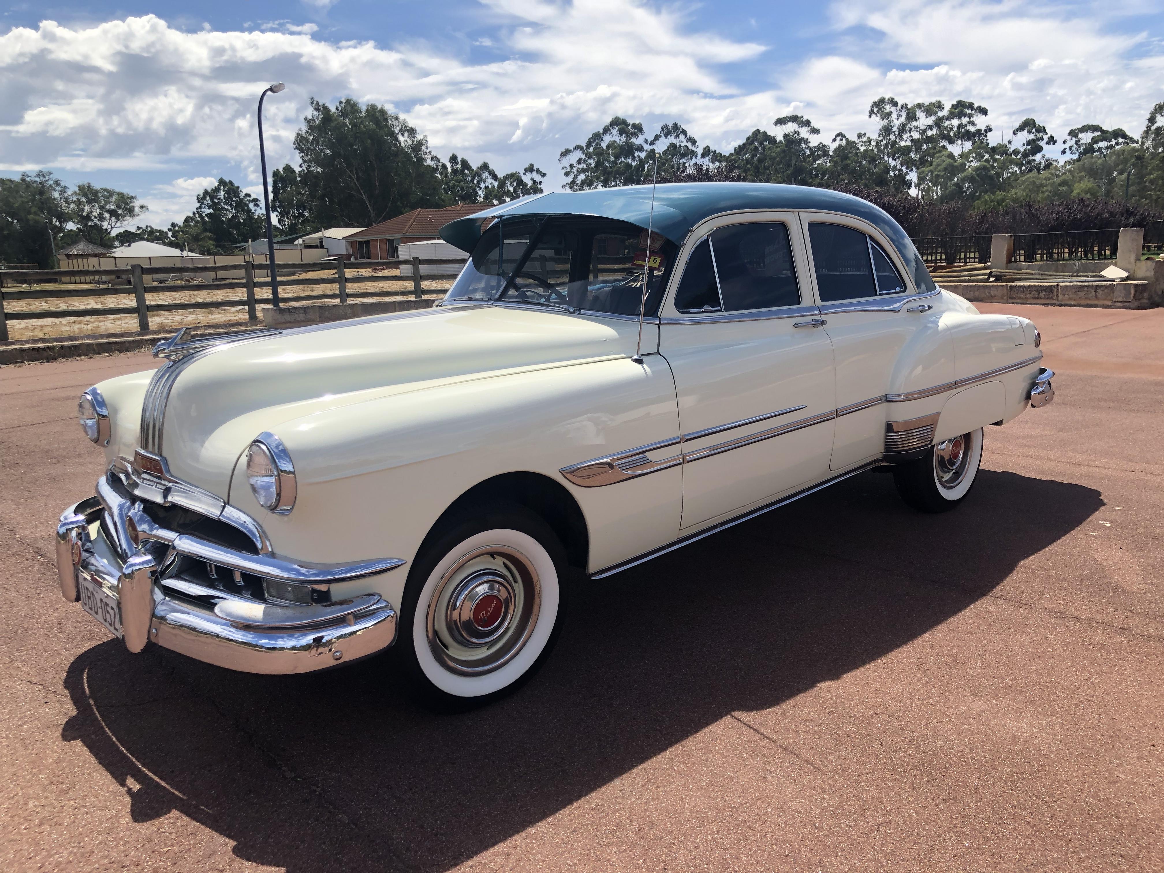 1952 PONTIAC CHIEFTAIN SEDAN