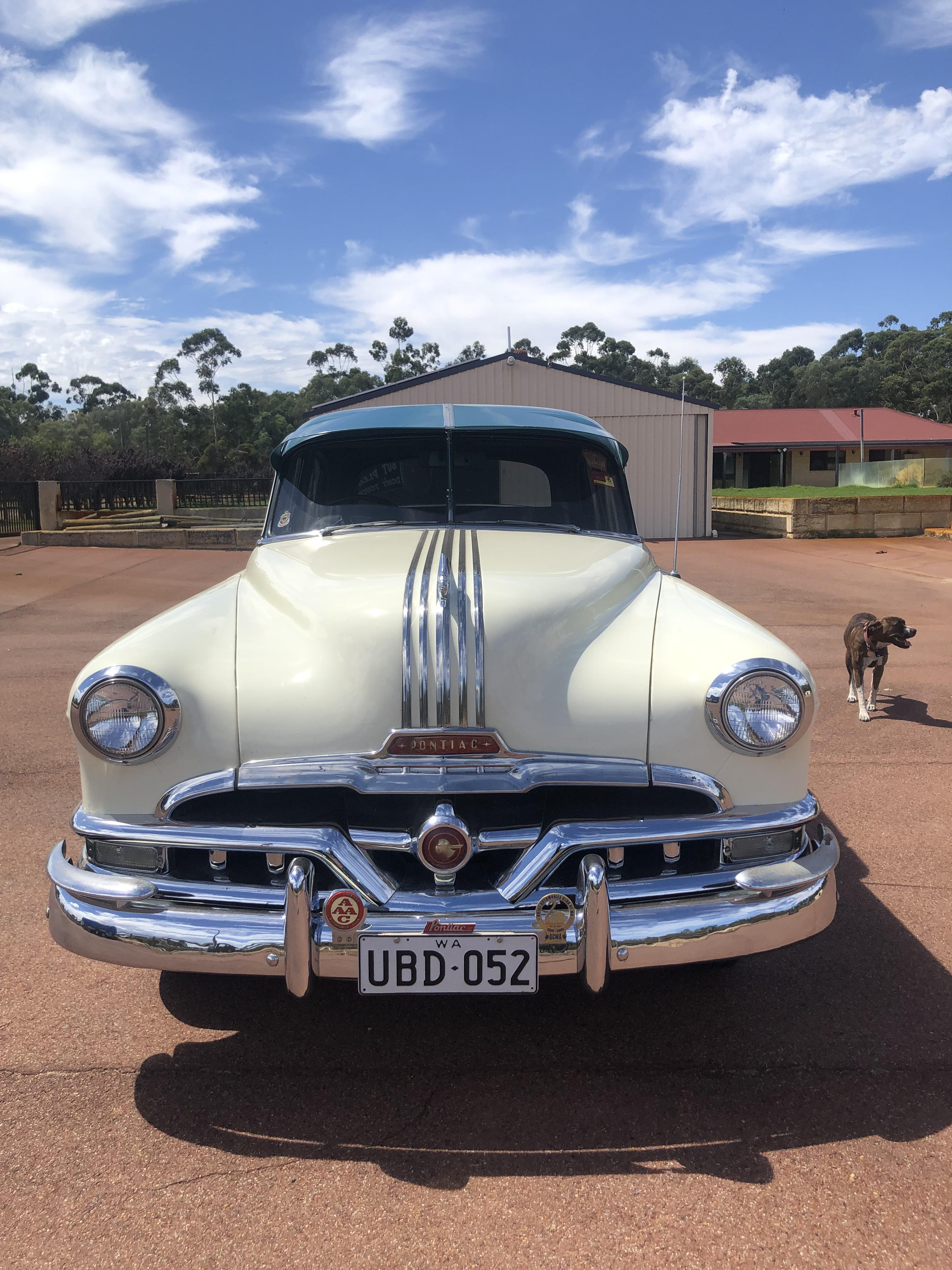 1952 PONTIAC CHIEFTAIN SEDAN 