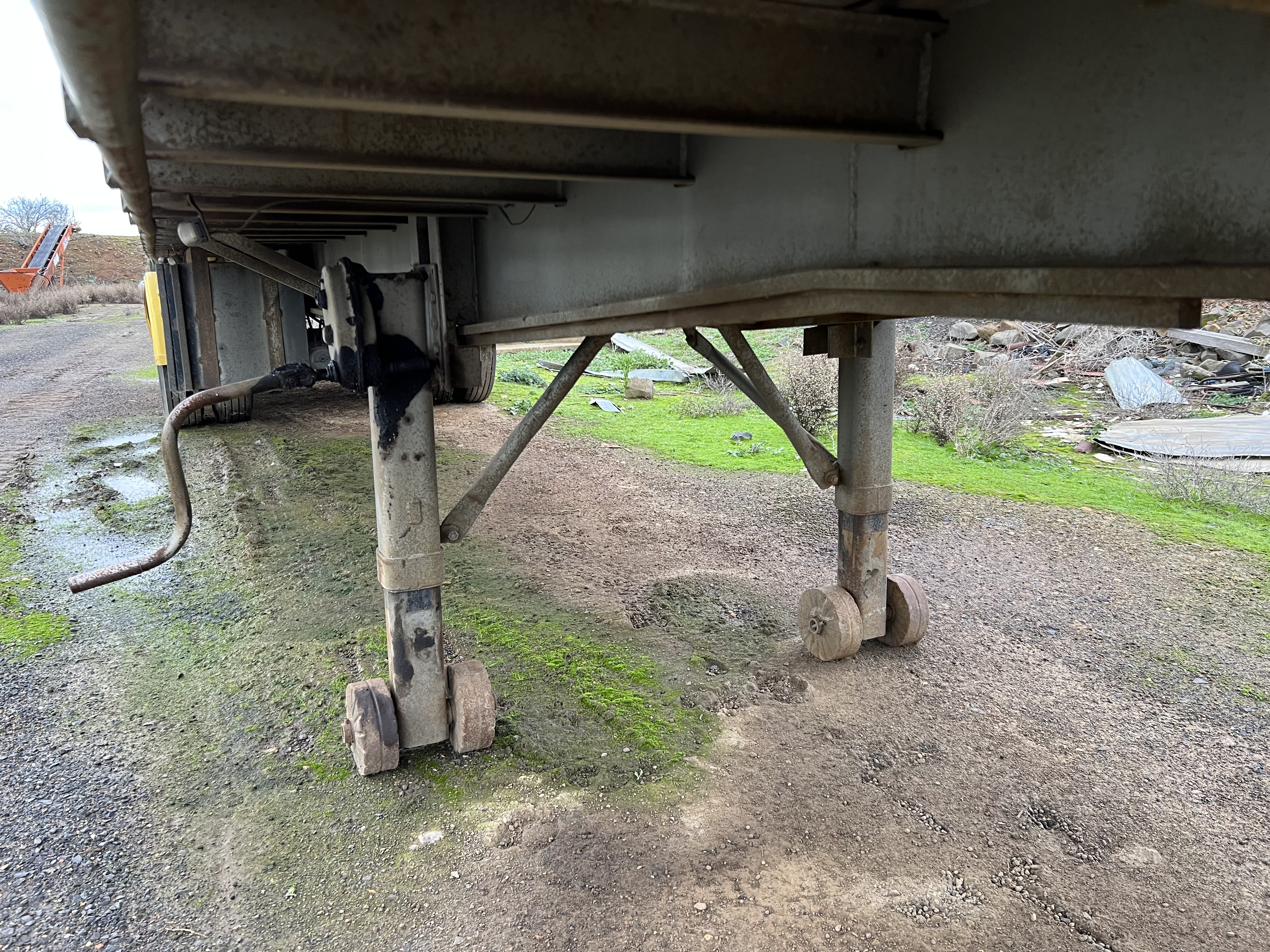FRUEHAUF FLAT TOP TRAILER