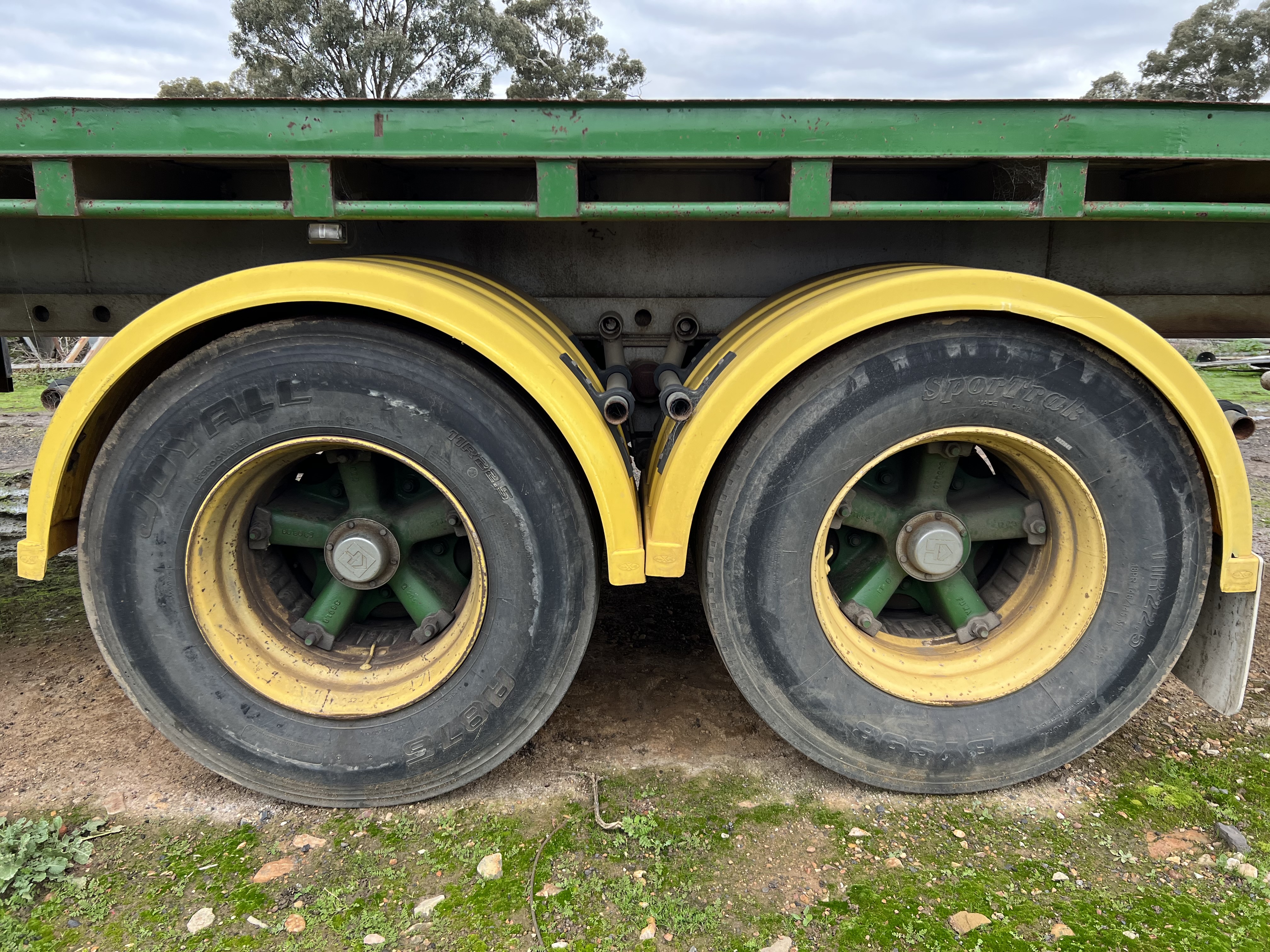 FRUEHAUF FLAT TOP TRAILER