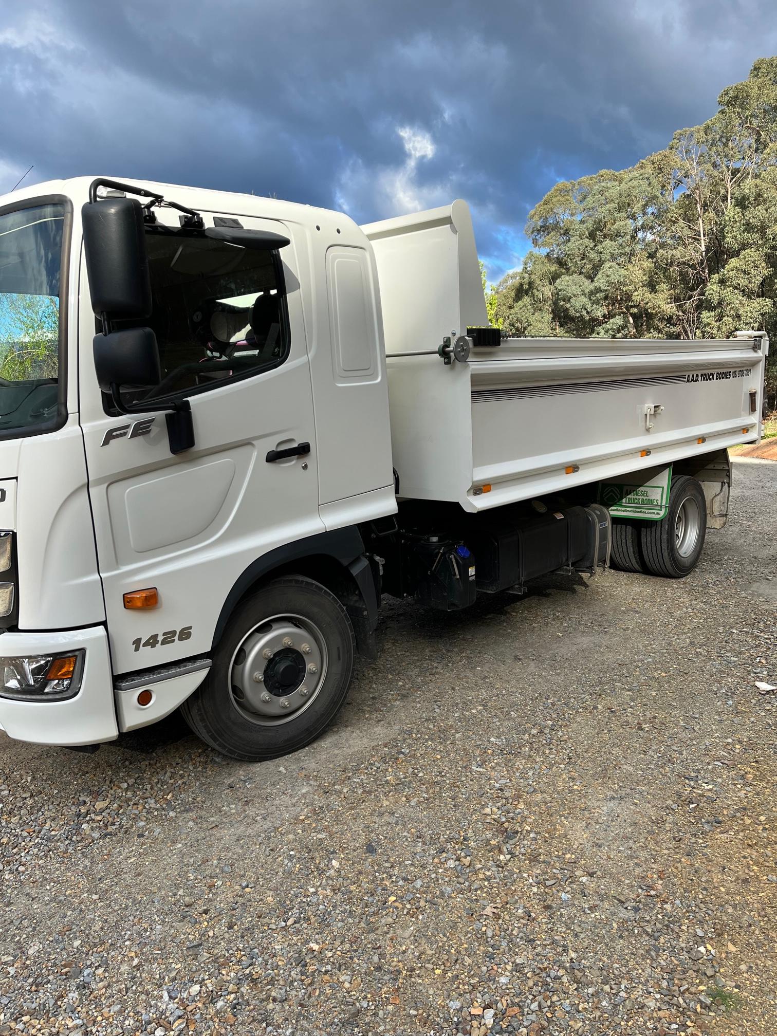 2020 HINO 500 1426 TIPPER