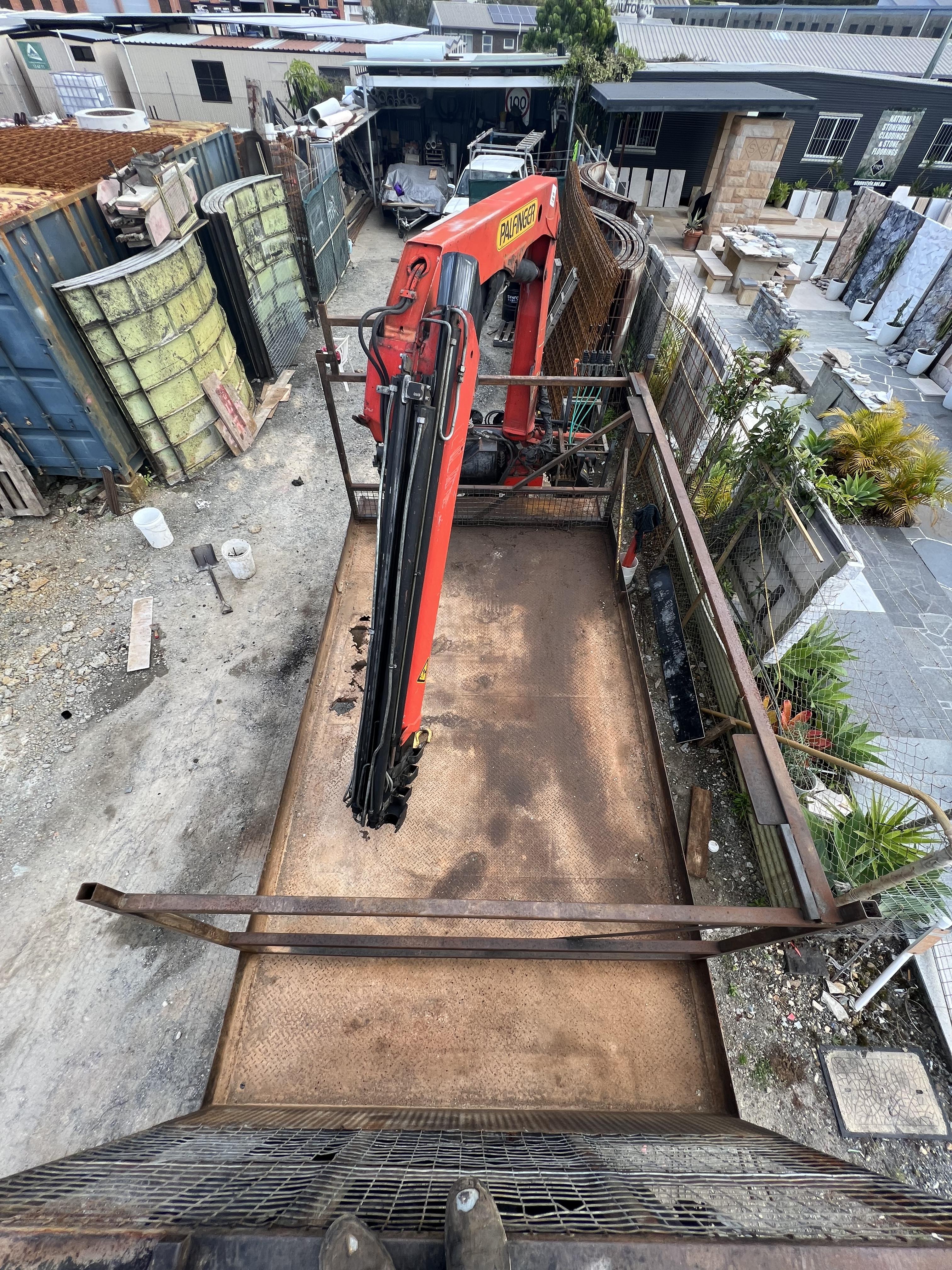 1985 MITSUBISHI FK TRAY 