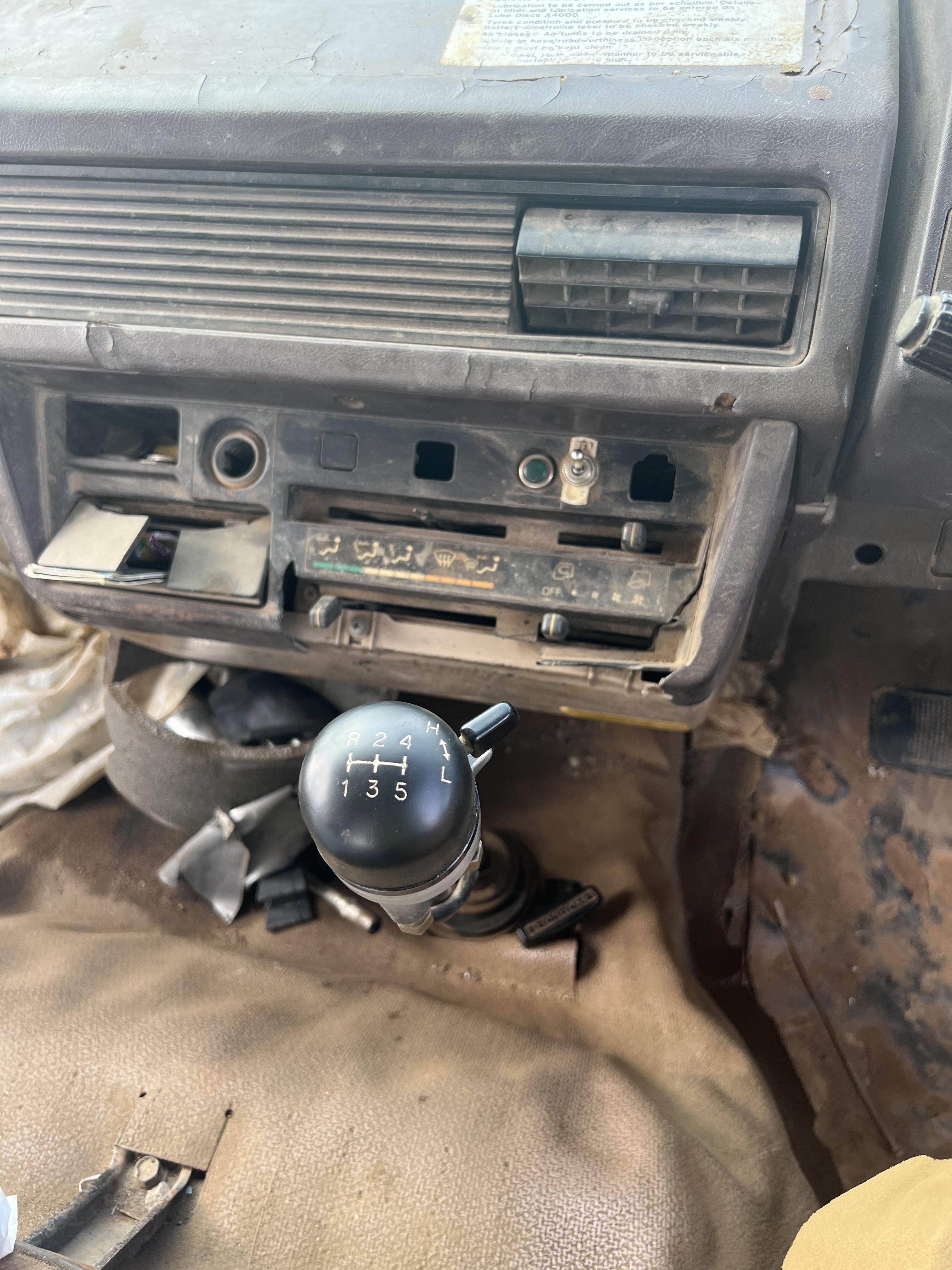 1985 MITSUBISHI FK TRAY 