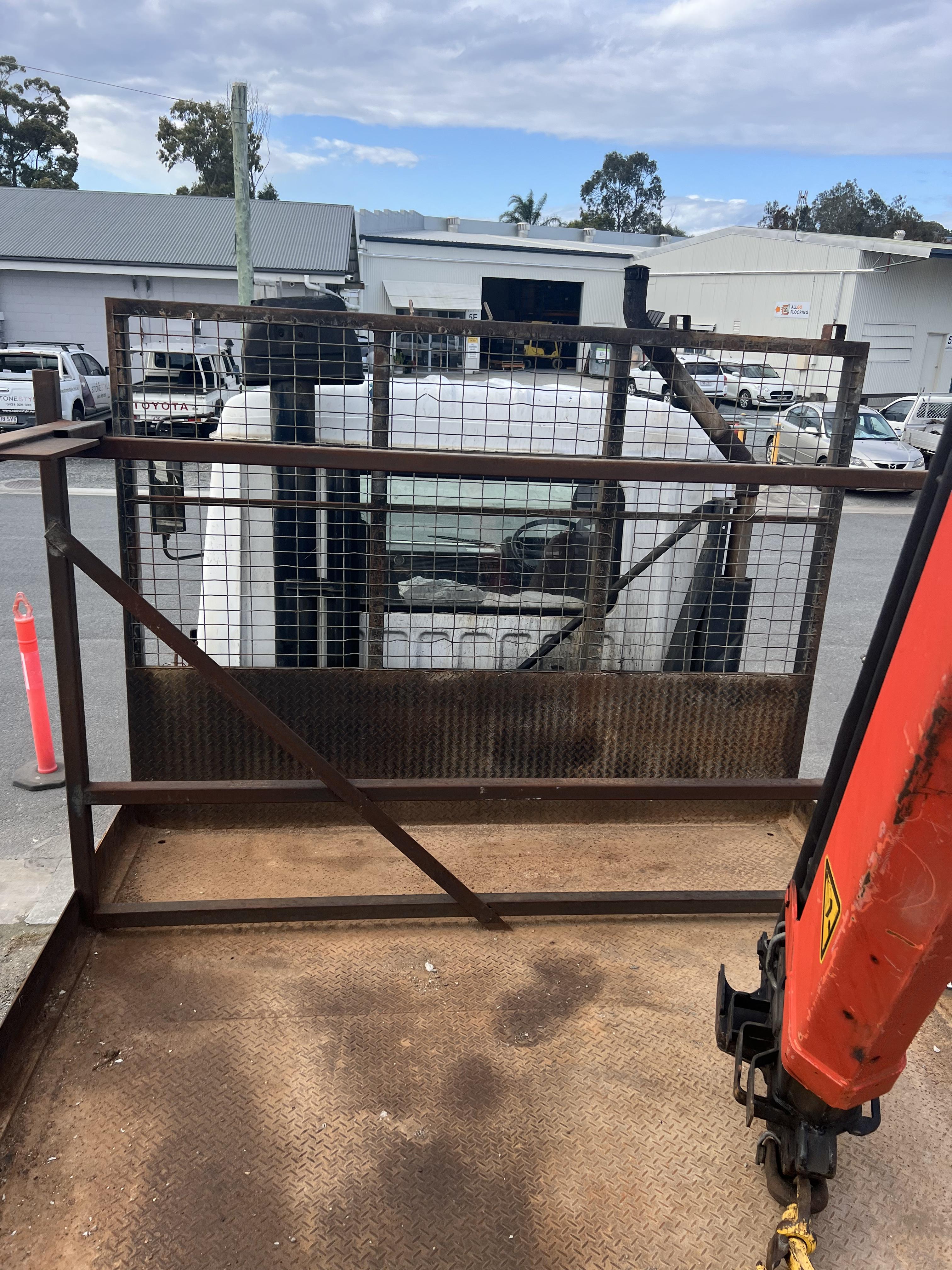 1985 MITSUBISHI FK TRAY 