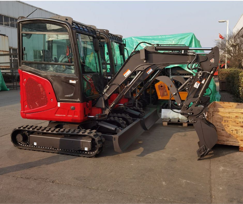 EXCAVATOR EM2.6 + SWING BOOM + EXPANDABLE TRACKS + FREE ATTACHMENTS