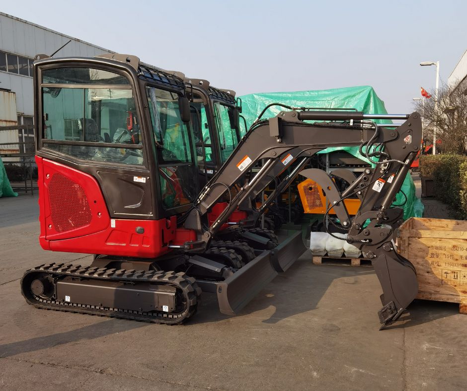 EXCAVATOR EM2.6 + SWING BOOM + EXPANDABLE TRACKS + FREE ATTACHMENTS