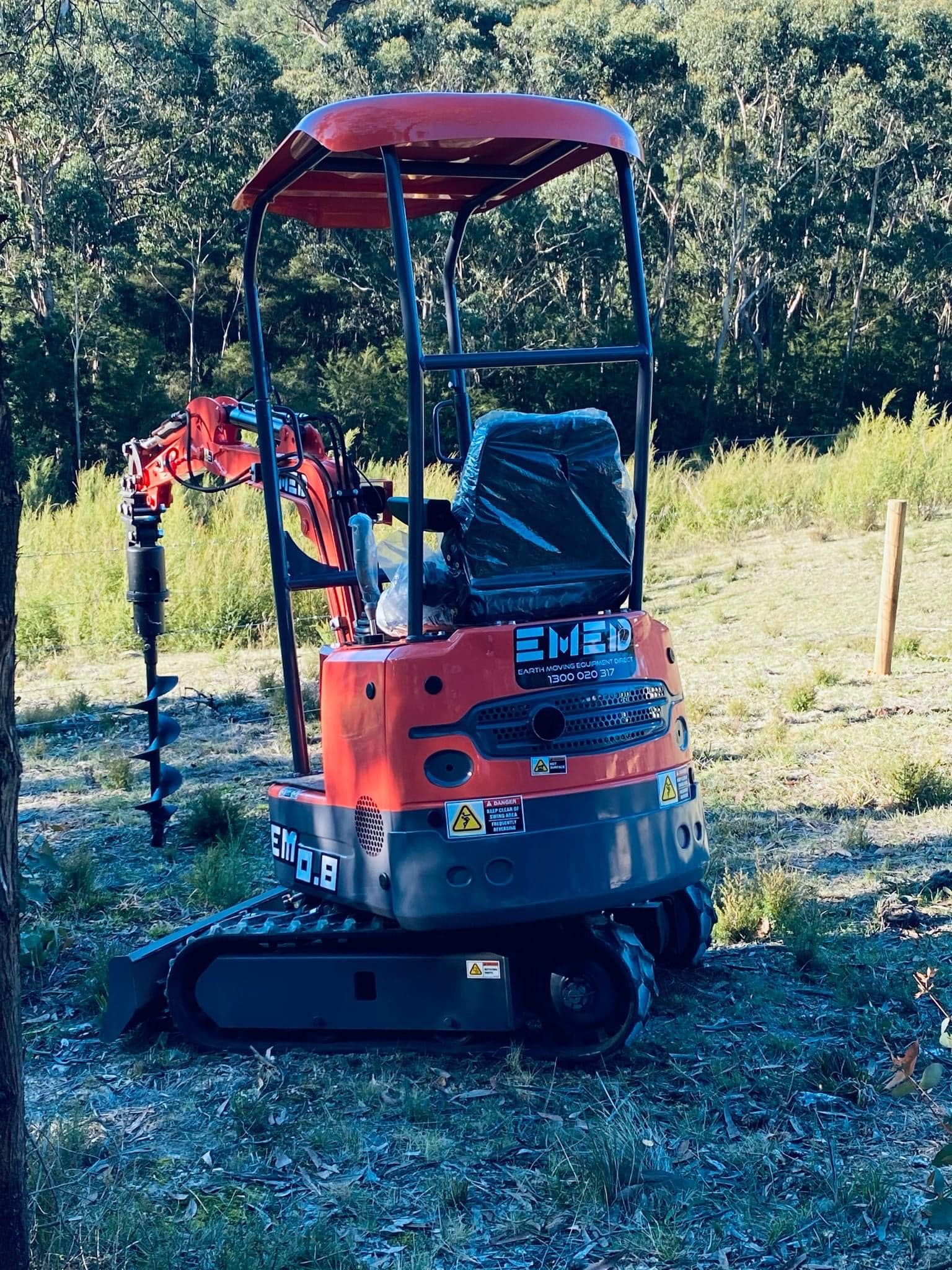 Mini Excavator EM08 + Free Attachments