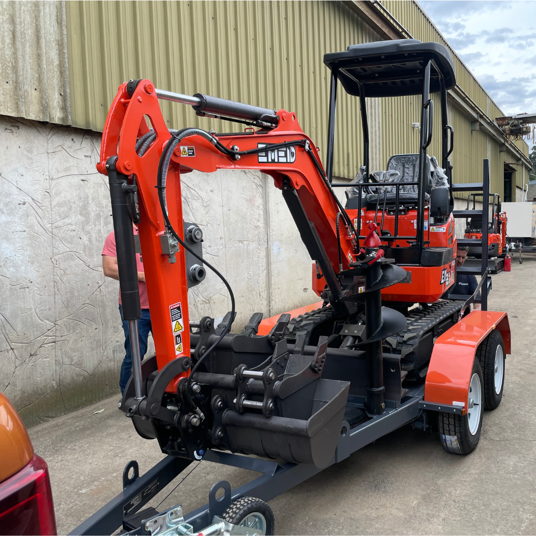 EXCAVATOR EM2.1 & TRAILER PACKAGE + FREE ATTACHMENTS