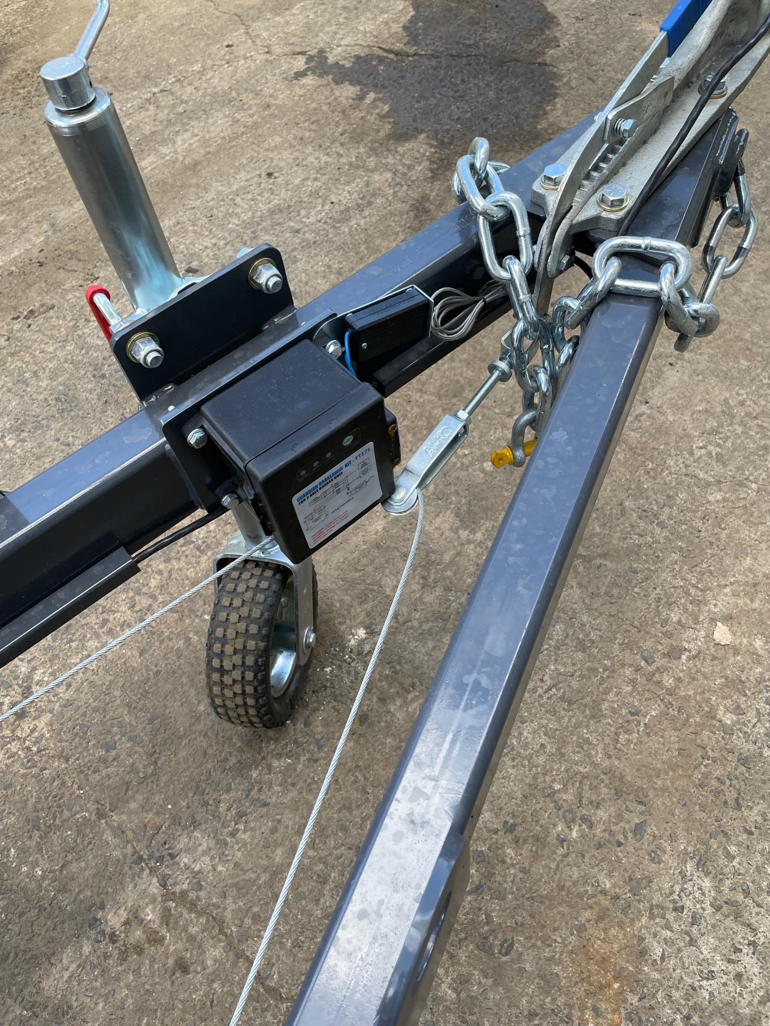 EXCAVATOR EM2.1 & TRAILER PACKAGE + FREE ATTACHMENTS