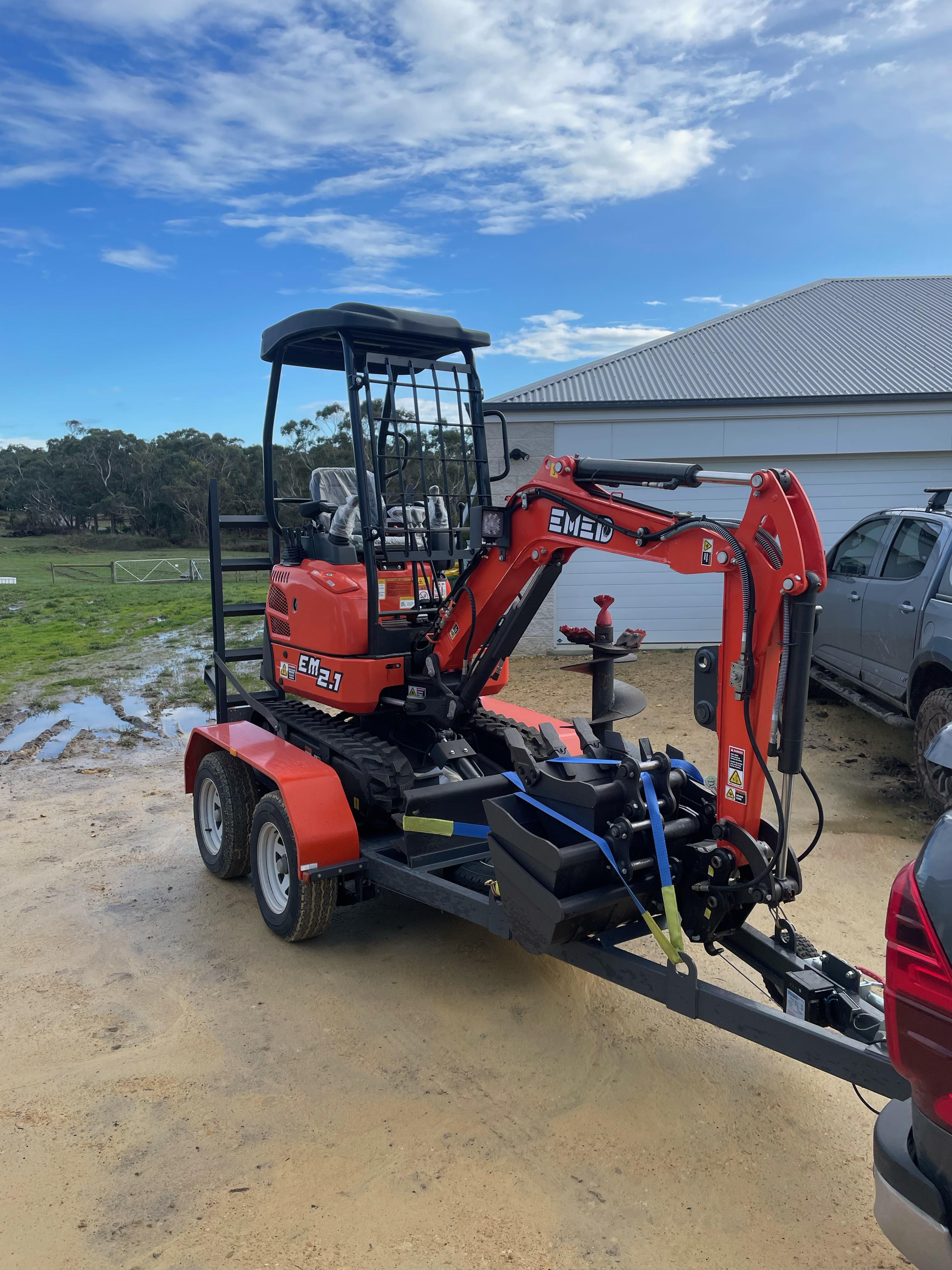 EXCAVATOR EM2.1 +TRAILER +AUGER +HAMMER PACKAGE + FREE ATTACHMENTS