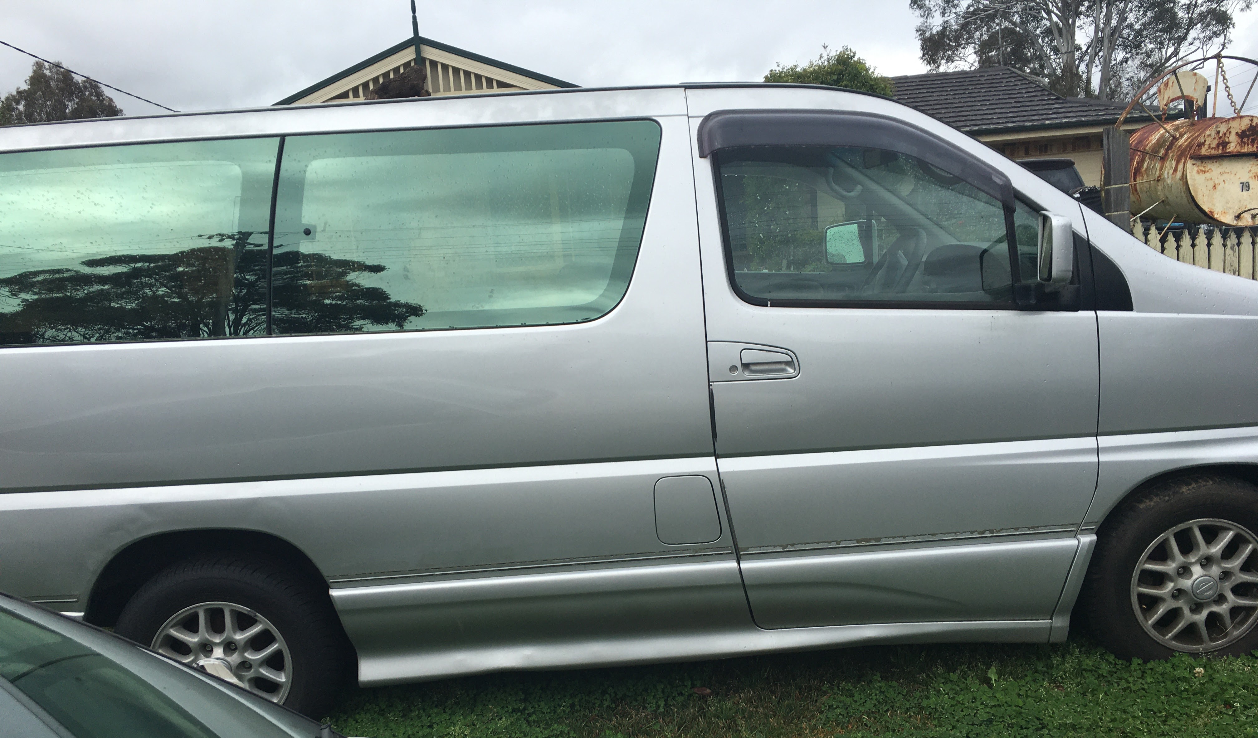 2001 NISSAN ELGRAND VAN
