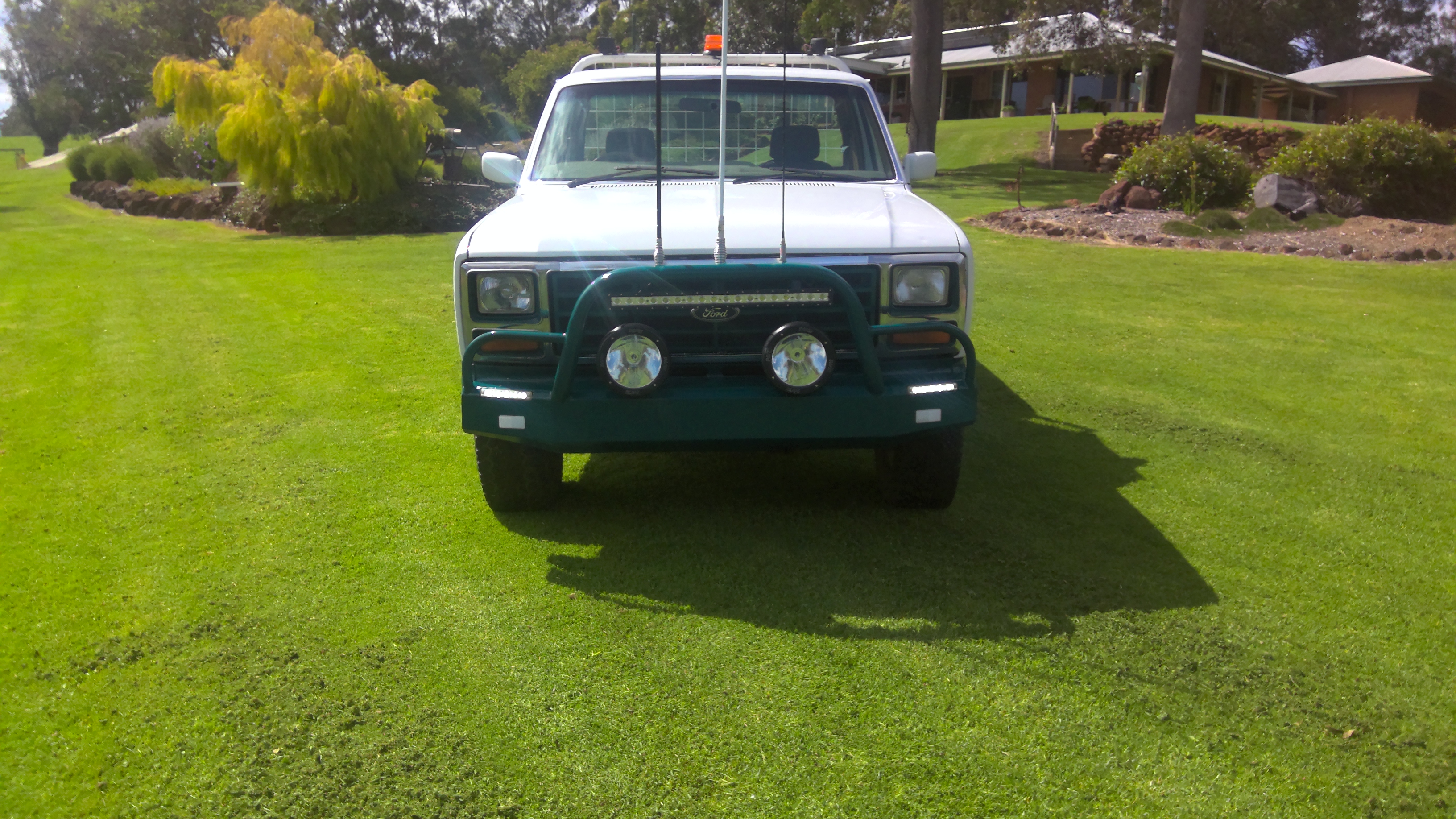 1986 FORD F100 4 SP MANUAL UTILITY