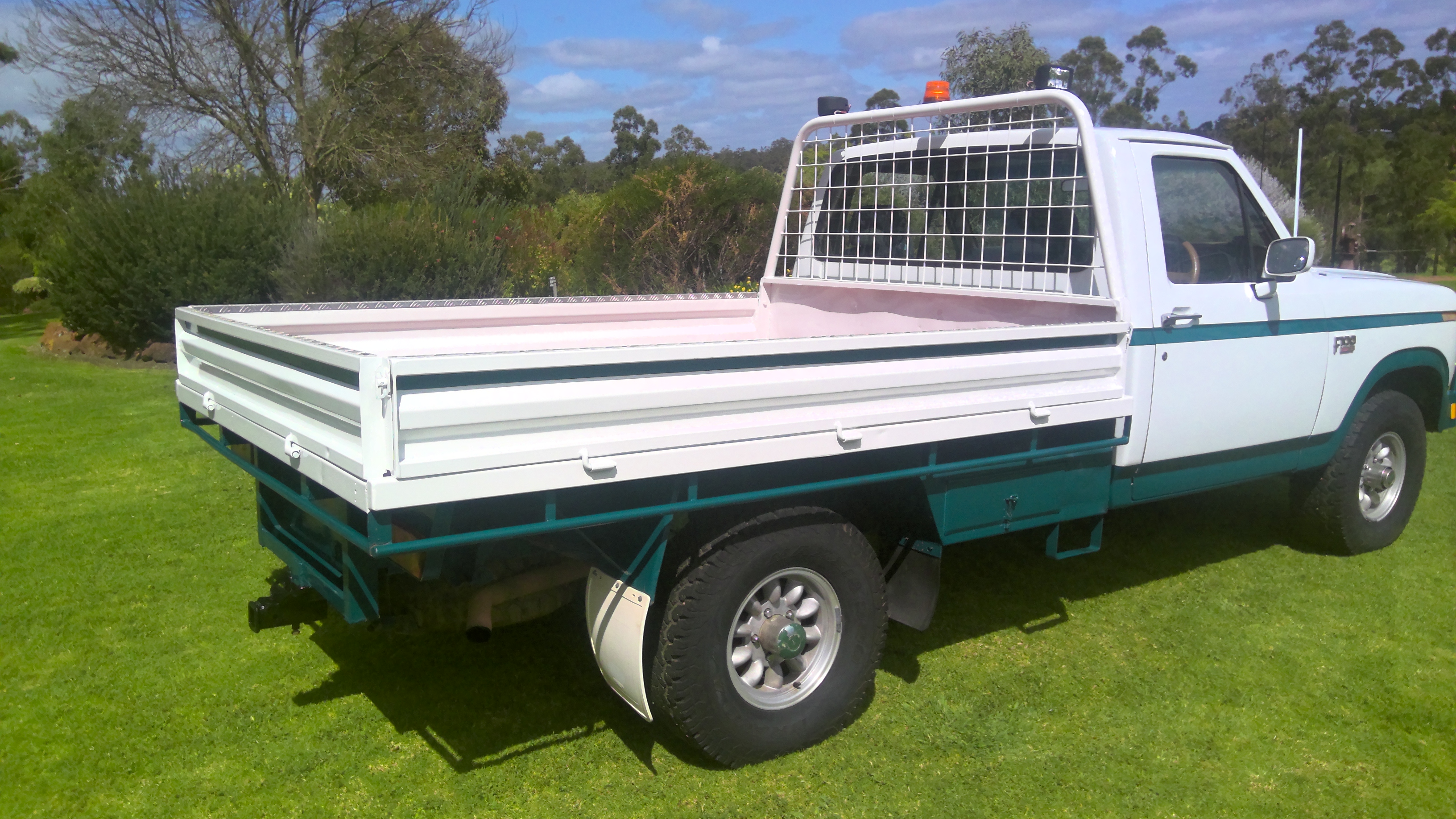 1986 FORD F100 4 SP MANUAL UTILITY