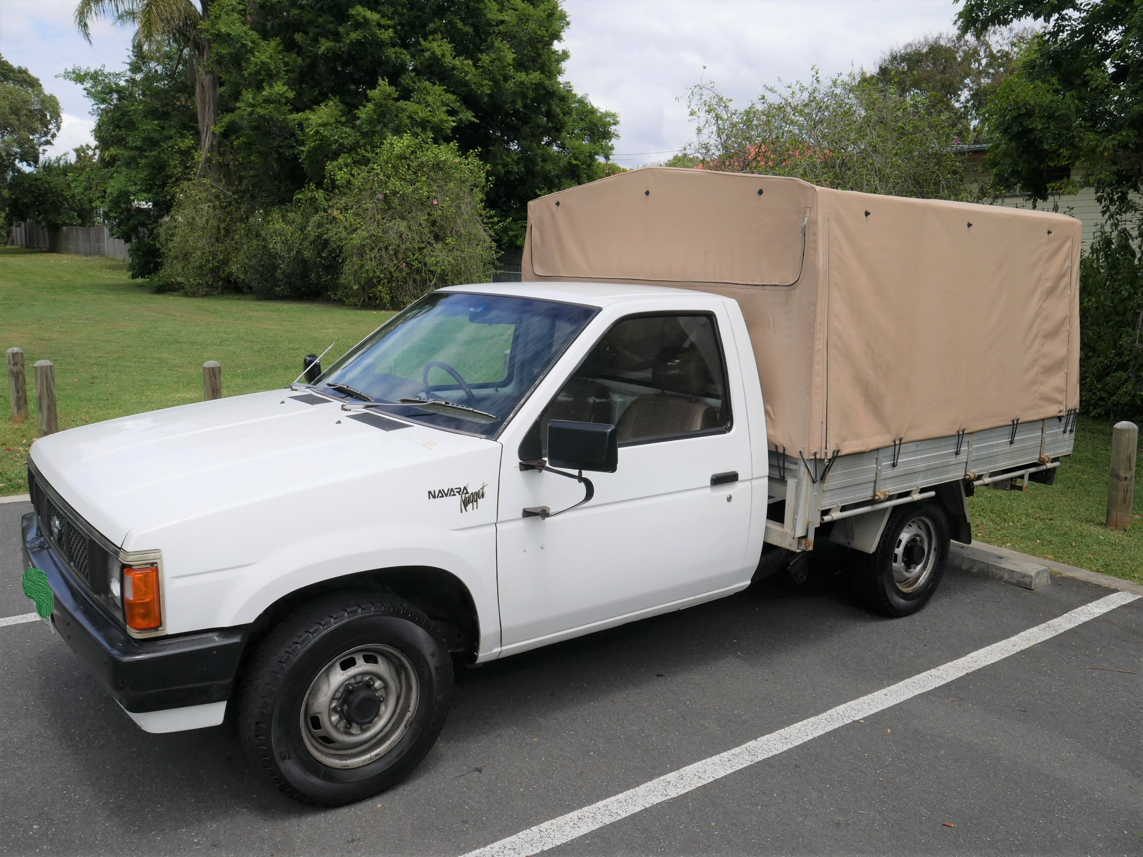 1990 NISSAN NAVARA NUGGET D21 UTILITY