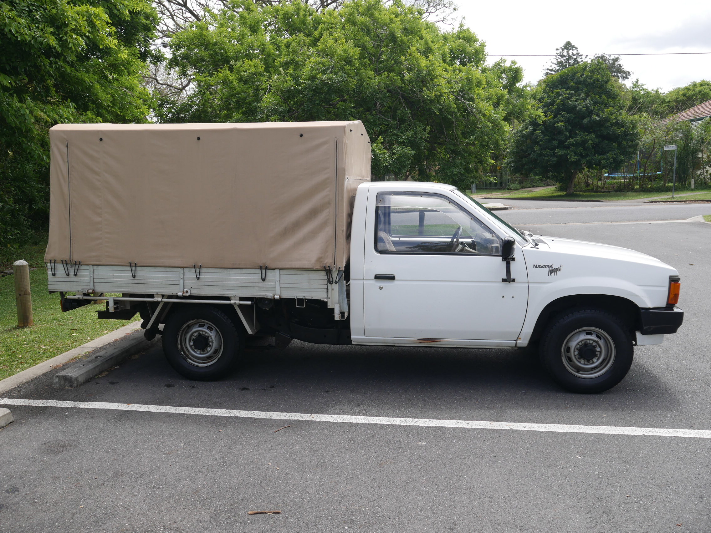 1990 NISSAN NAVARA NUGGET D21 UTILITY