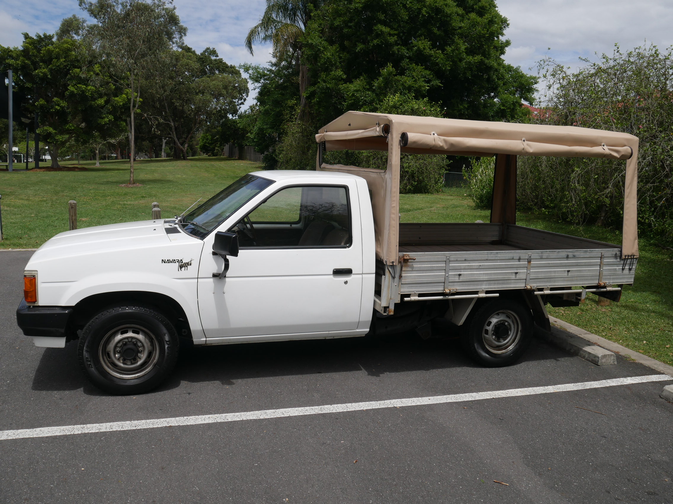 1990 NISSAN NAVARA NUGGET D21 UTILITY