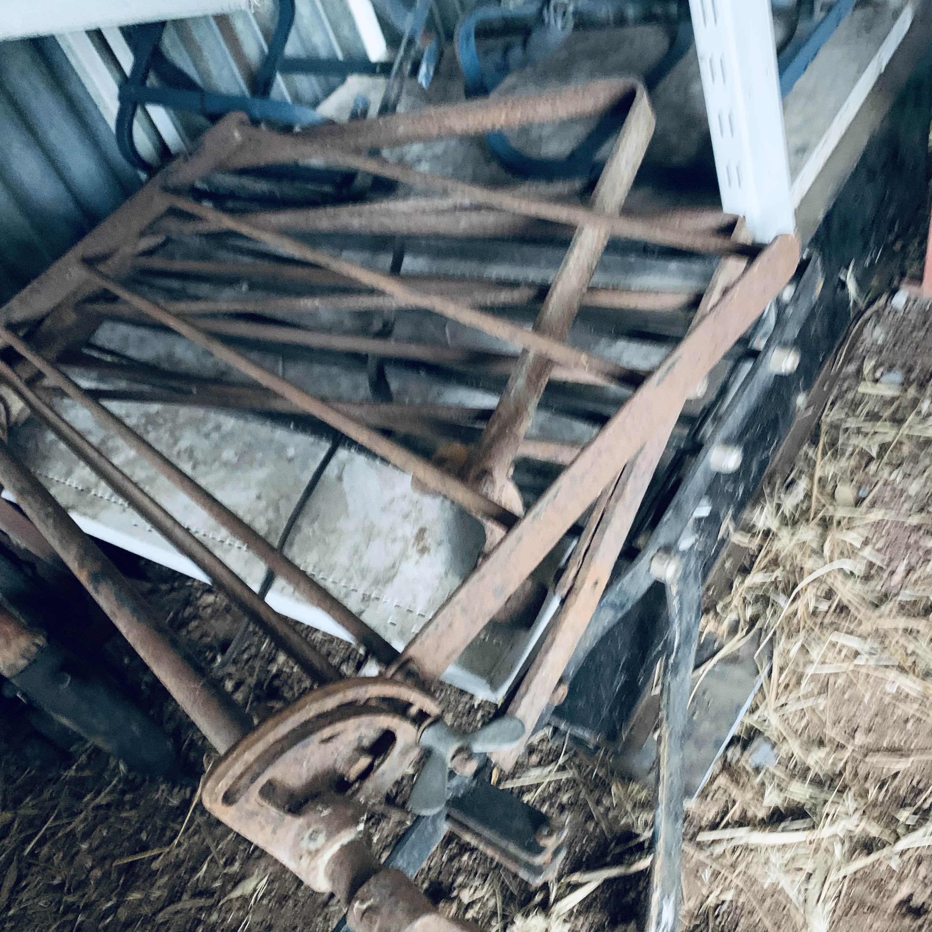 VARIOUS VINTAGE 1920S & 1930S FOLDING LUGGAGE RACKS