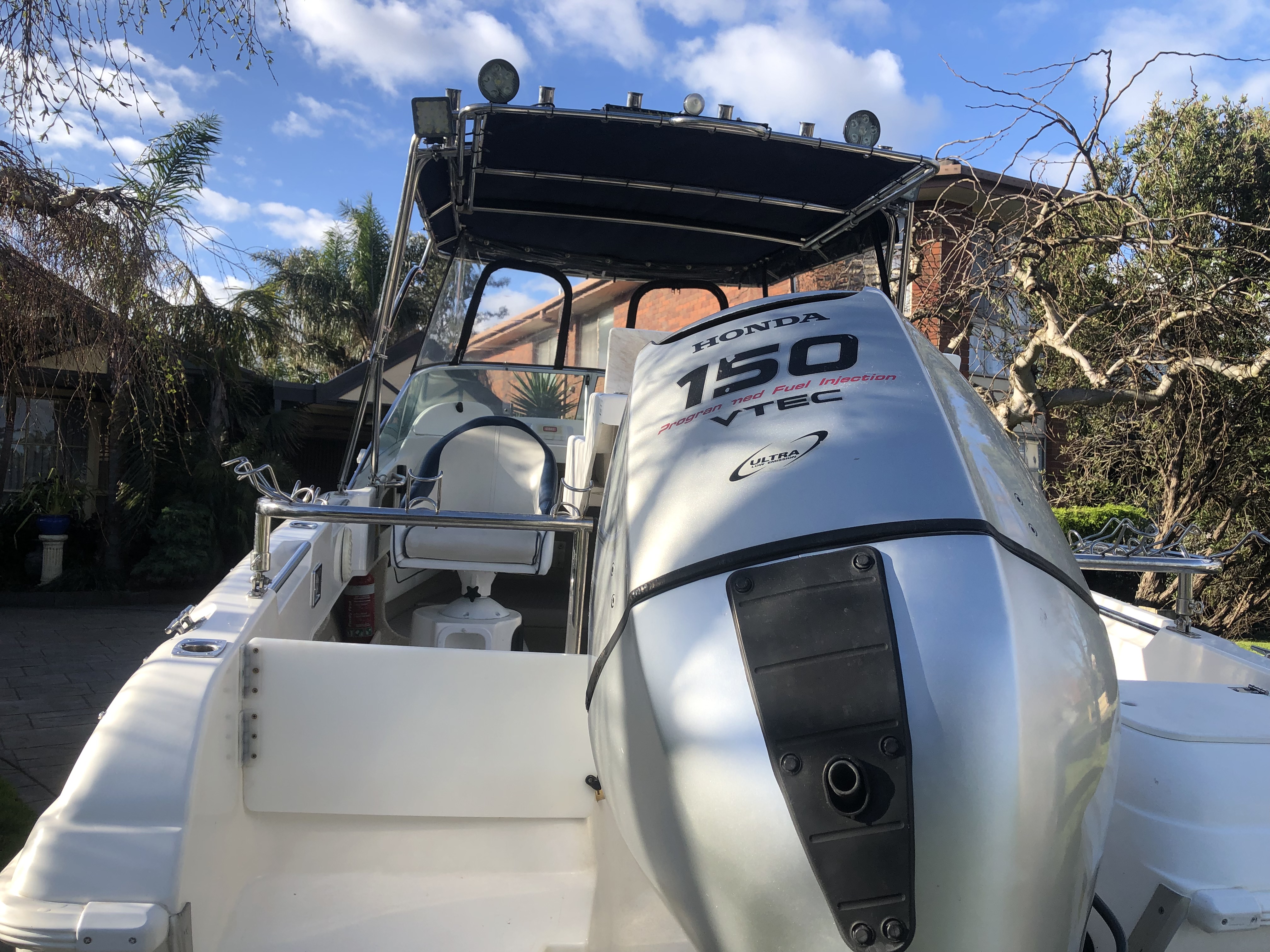 2004 HAINES HUNTER 580 BREEZE HALF CABIN