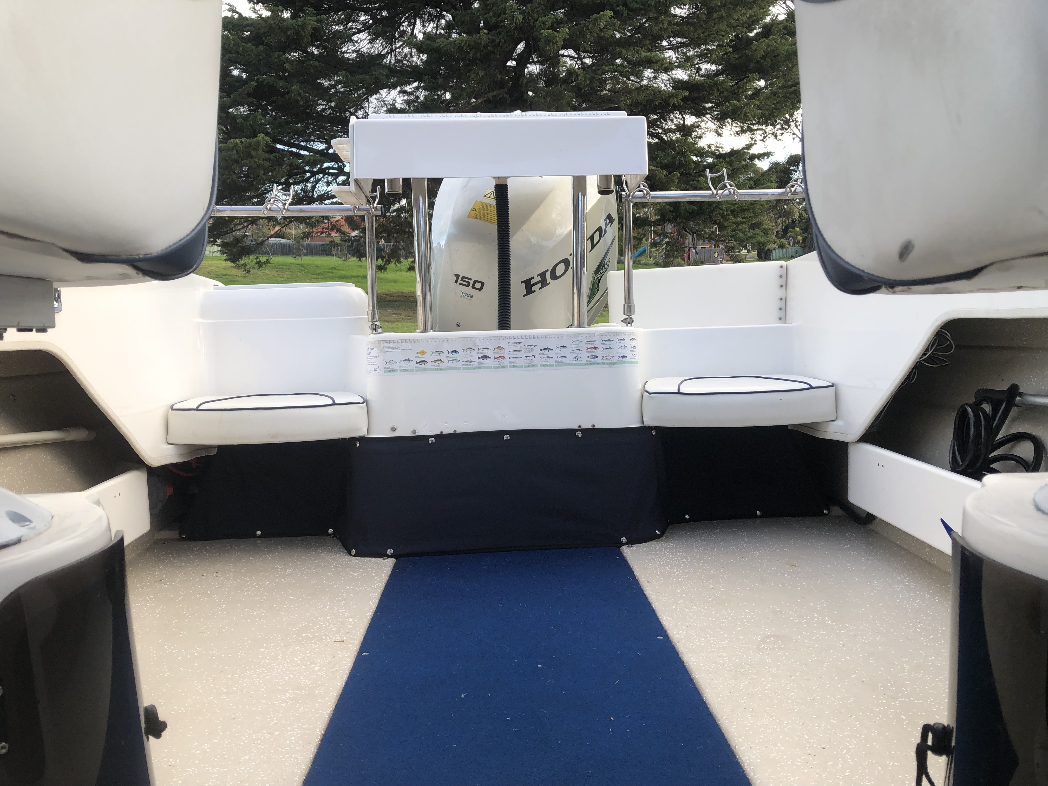 2004 HAINES HUNTER 580 BREEZE HALF CABIN