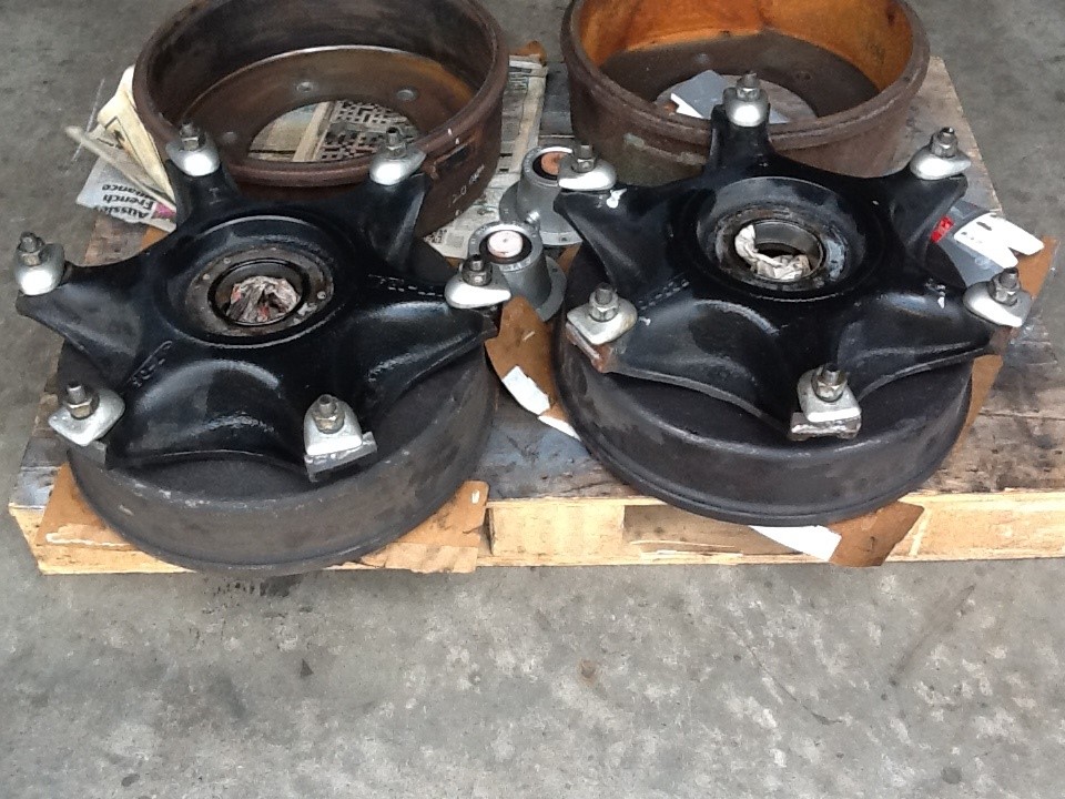 KENWORTH EARLY 6 SPOKE FRONT STEER HUBS