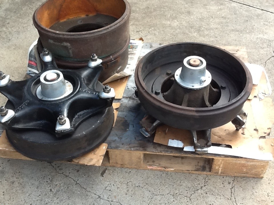 KENWORTH EARLY 6 SPOKE FRONT STEER HUBS