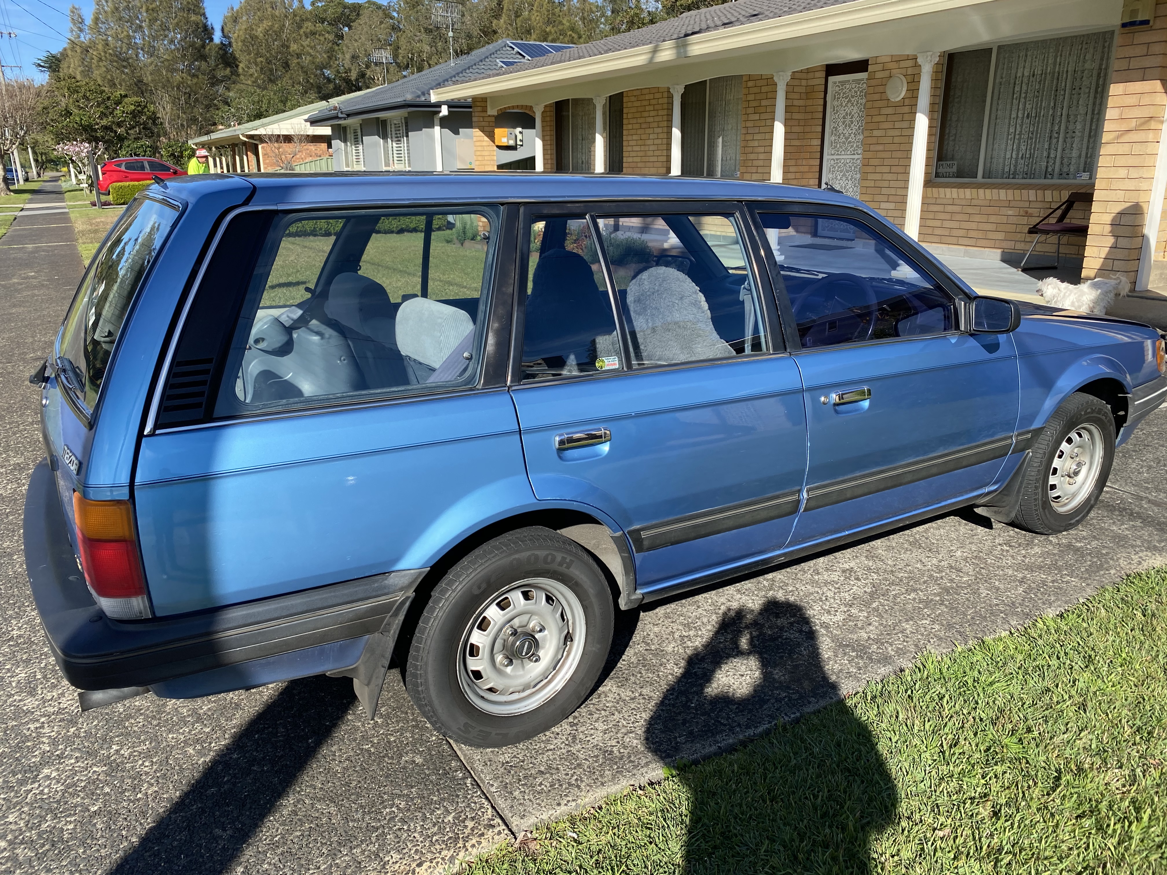 1986 MAZDA 323 DELUXE WAGON