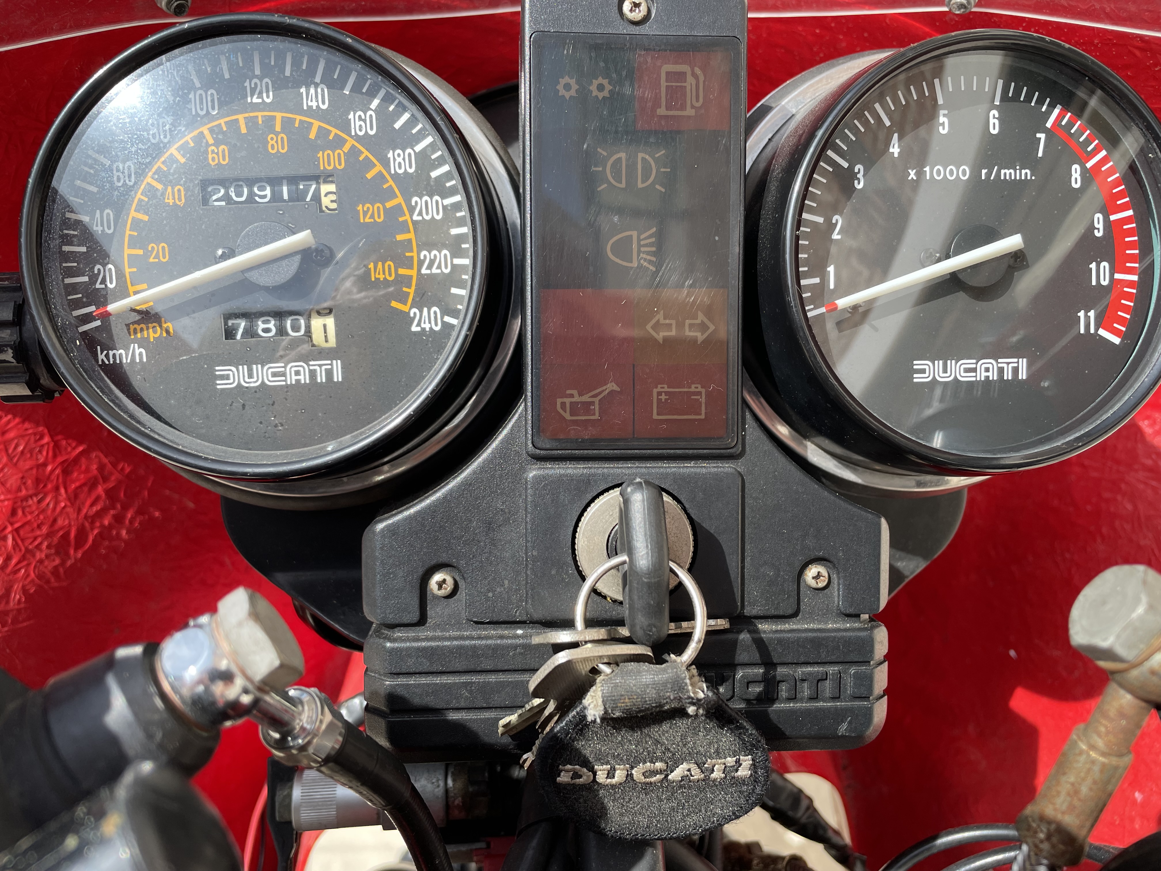 1984 DUCATI 900 MIKE HAILWOOD REPLICA ROAD 