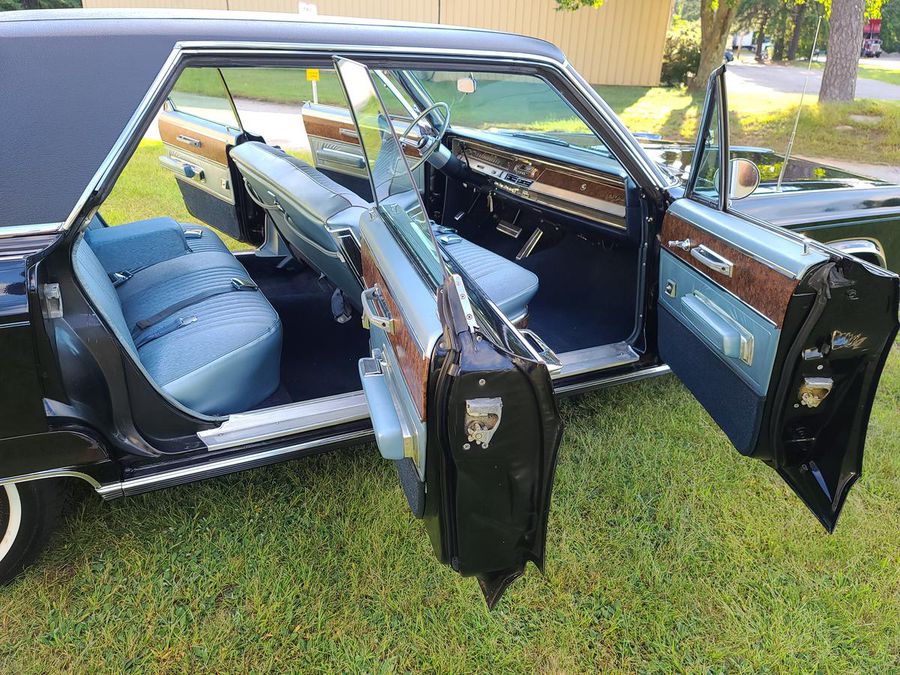 1967 CHRYSLER NEW YORKER 4DR HARDTOP