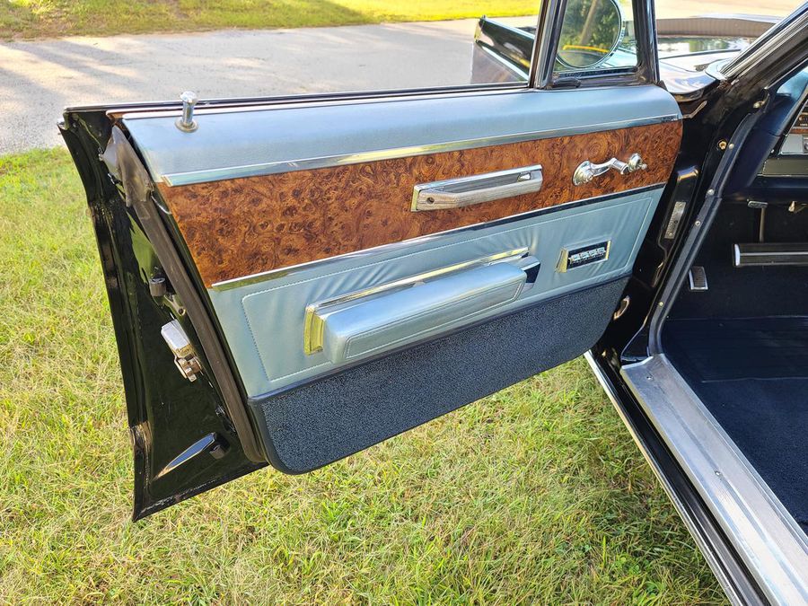 1967 CHRYSLER NEW YORKER 4DR HARDTOP