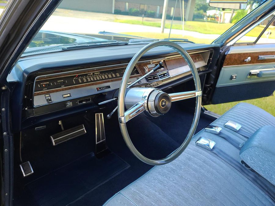 1967 CHRYSLER NEW YORKER 4DR HARDTOP