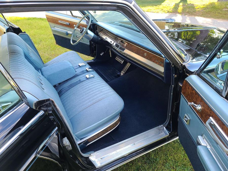 1967 CHRYSLER NEW YORKER 4DR HARDTOP