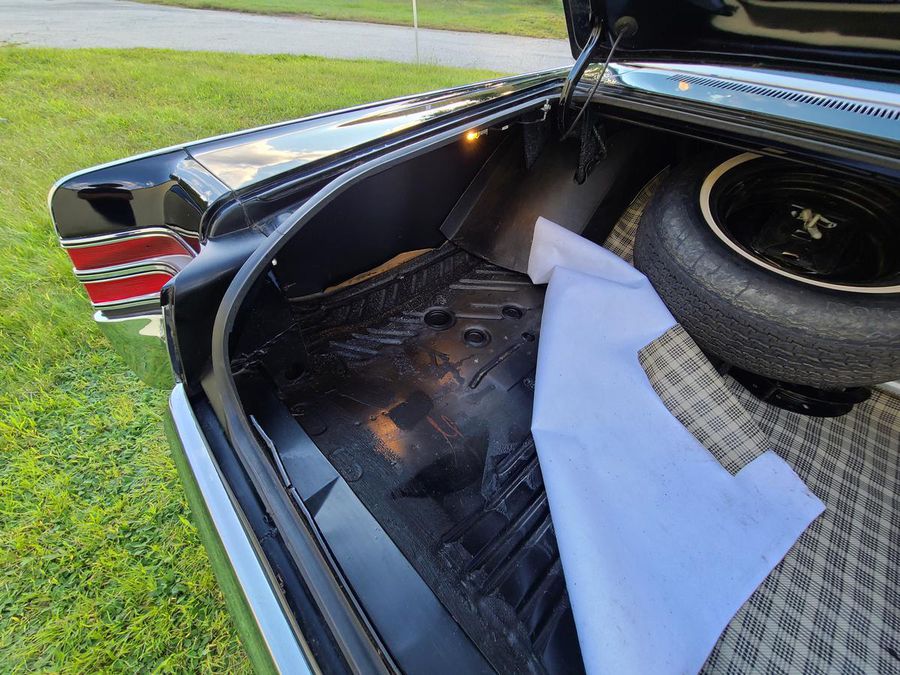 1967 CHRYSLER NEW YORKER 4DR HARDTOP