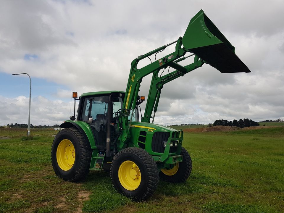 2012 JOHN DEERE 6230 4WD TRACTOR