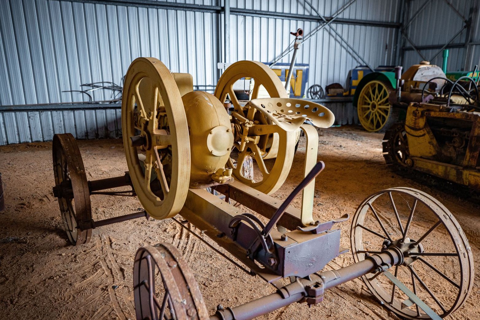 INTERNATIONAL STATIONARY PETROL ENGINE