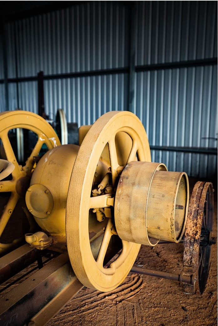 INTERNATIONAL STATIONARY PETROL ENGINE