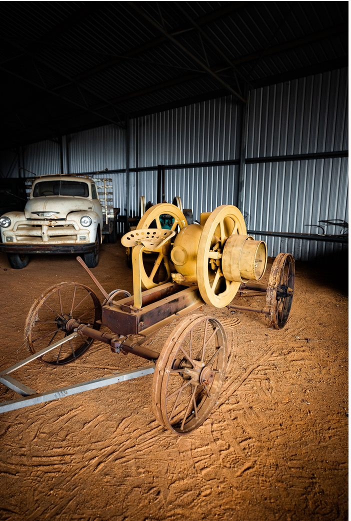 INTERNATIONAL STATIONARY PETROL ENGINE