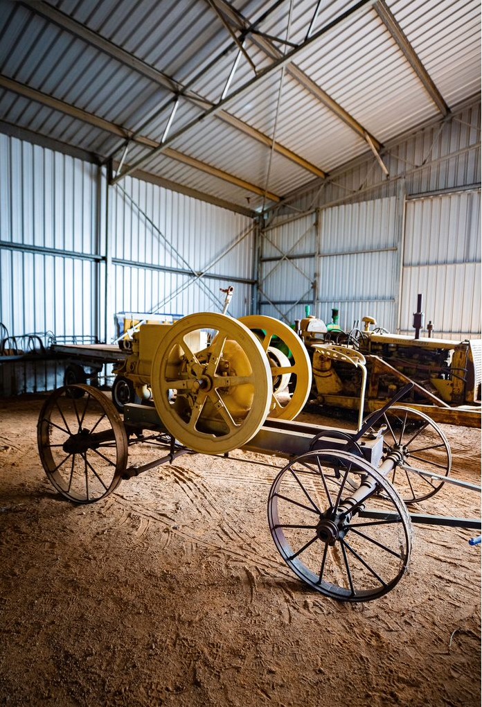 INTERNATIONAL STATIONARY PETROL ENGINE