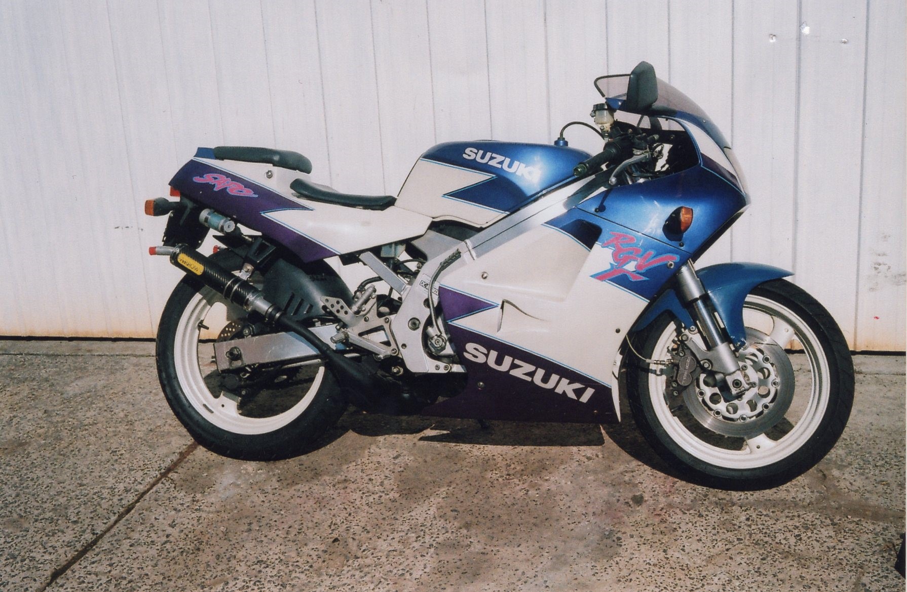 1989 SUZUKI RGV250 ROAD/RACER 