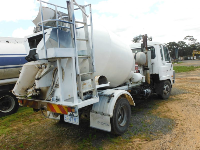 UD CM160 CONCRETE AGITATOR TRUCK