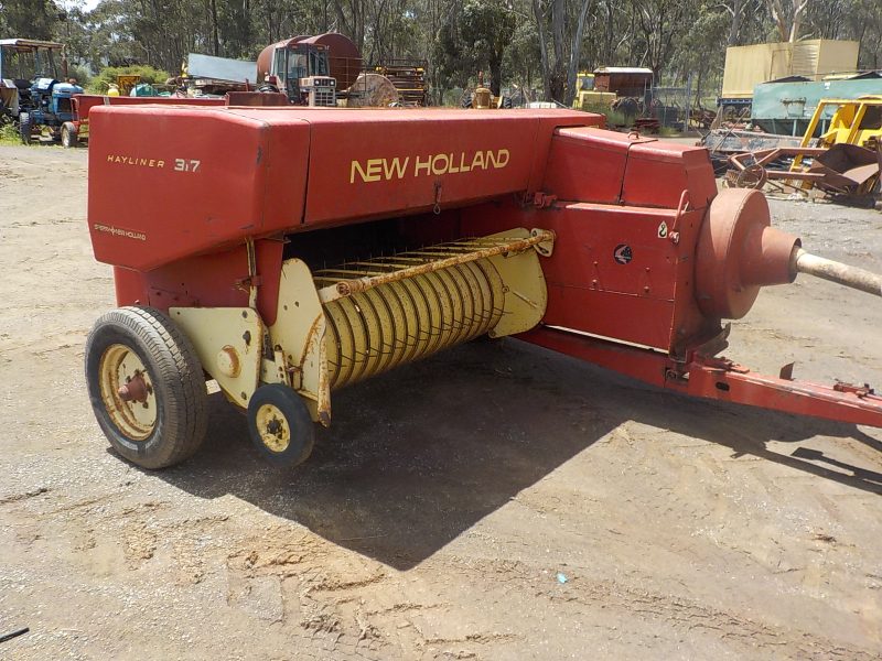 NEW HOLLAND 317 BALER