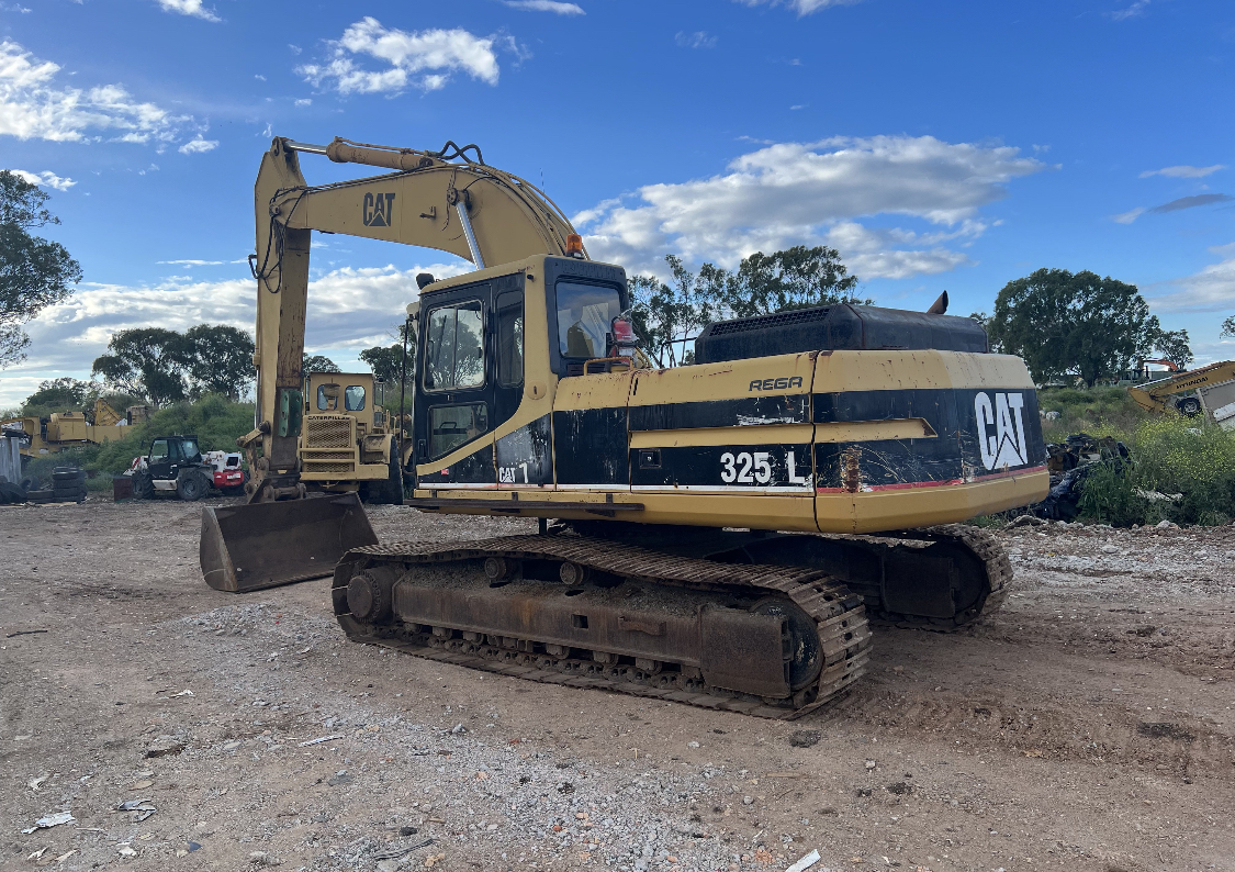 Caterpillar 325 Excavator