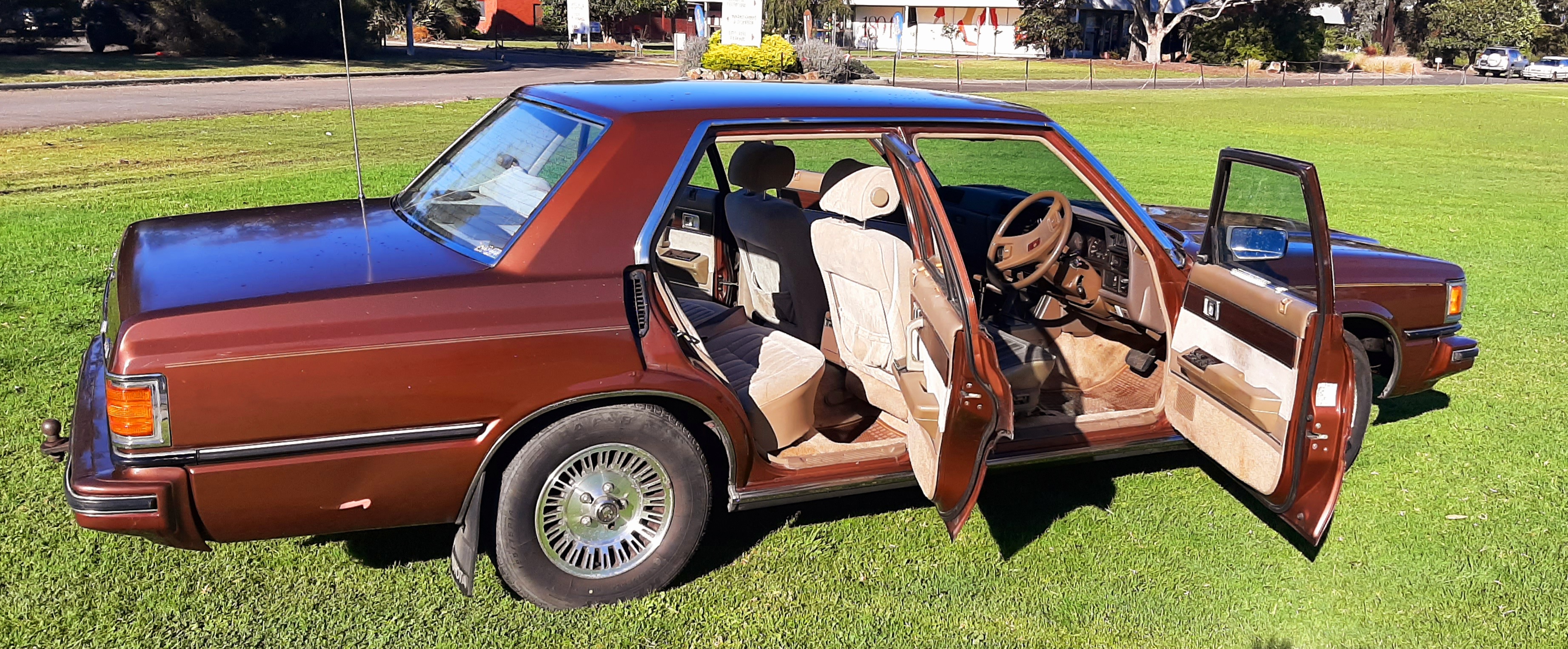 1980 TOYOTA CROWN ROYAL SALOON