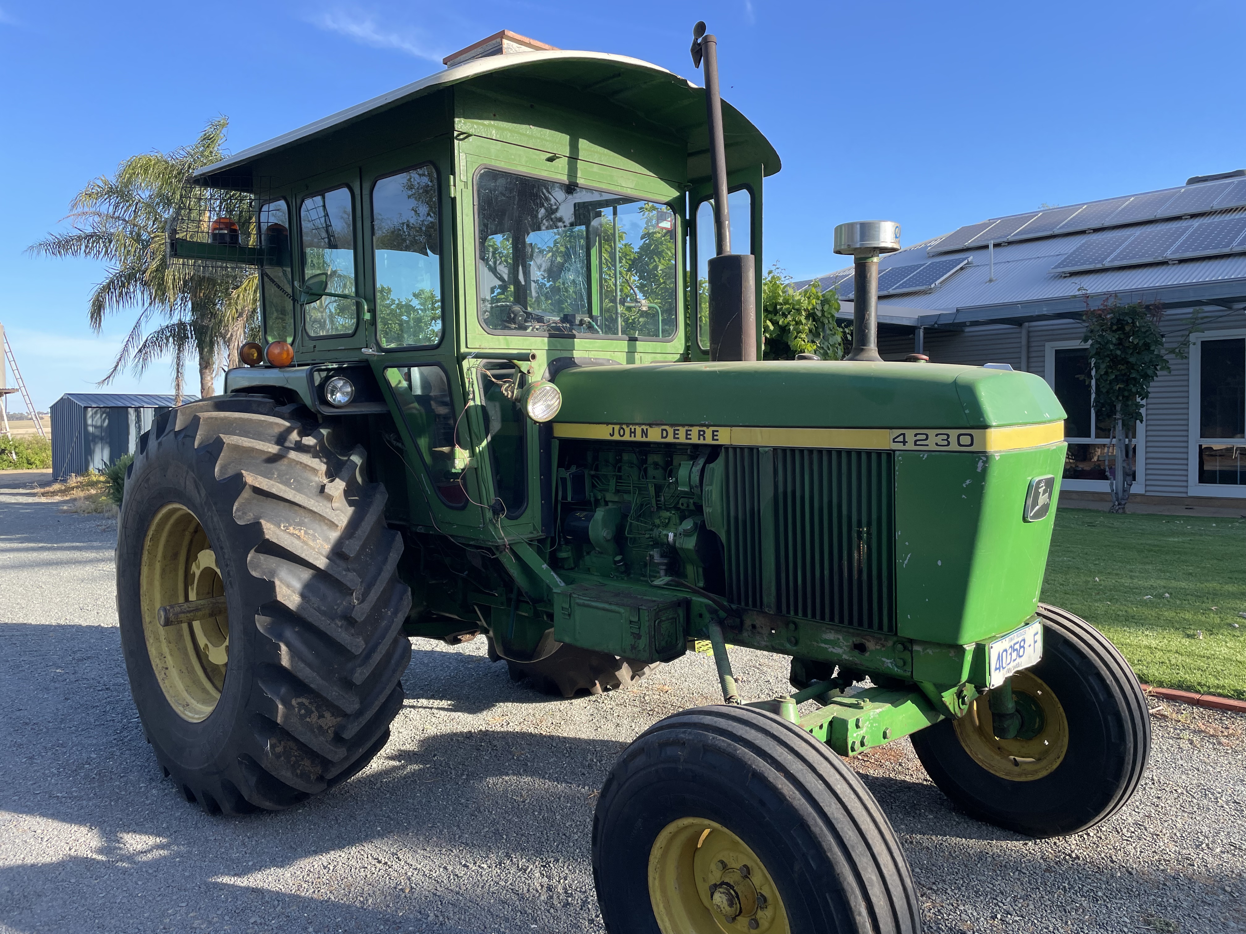 1974 JOHN DEERE 4230 CABIN TRACTOR