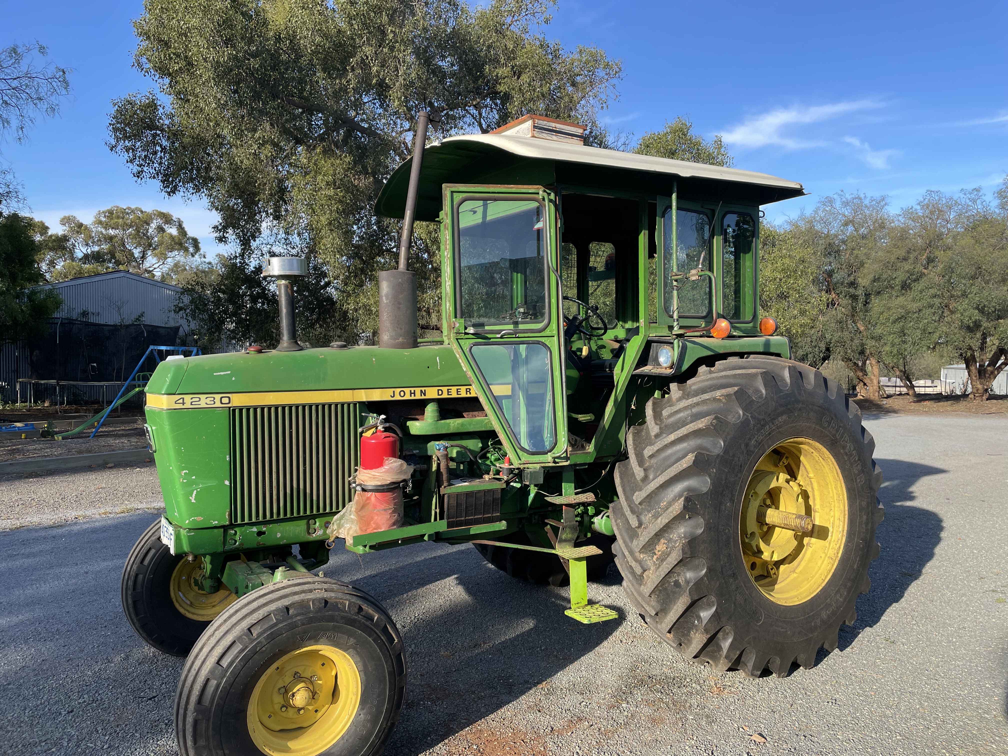 1974 JOHN DEERE 4230 CABIN TRACTOR 