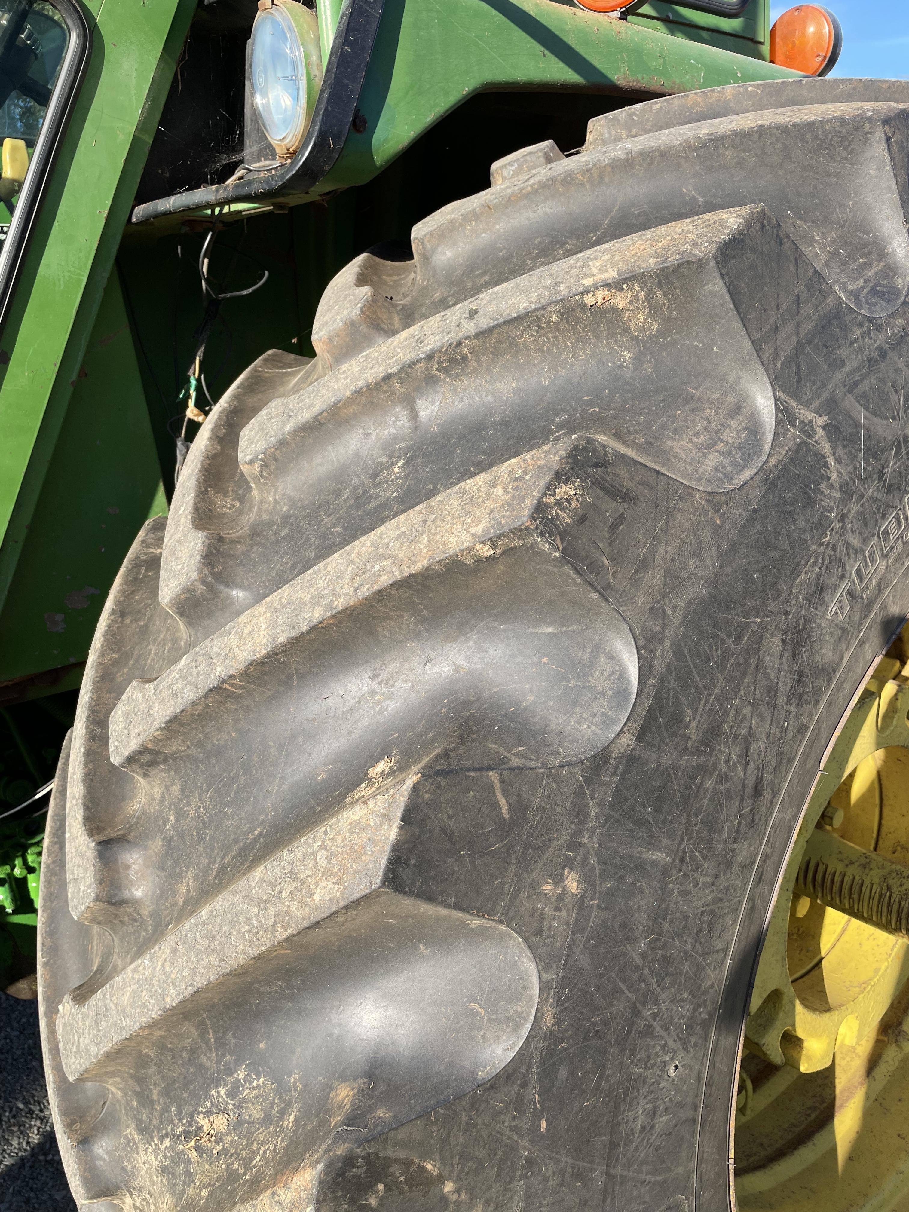 1974 JOHN DEERE 4230 CABIN TRACTOR 