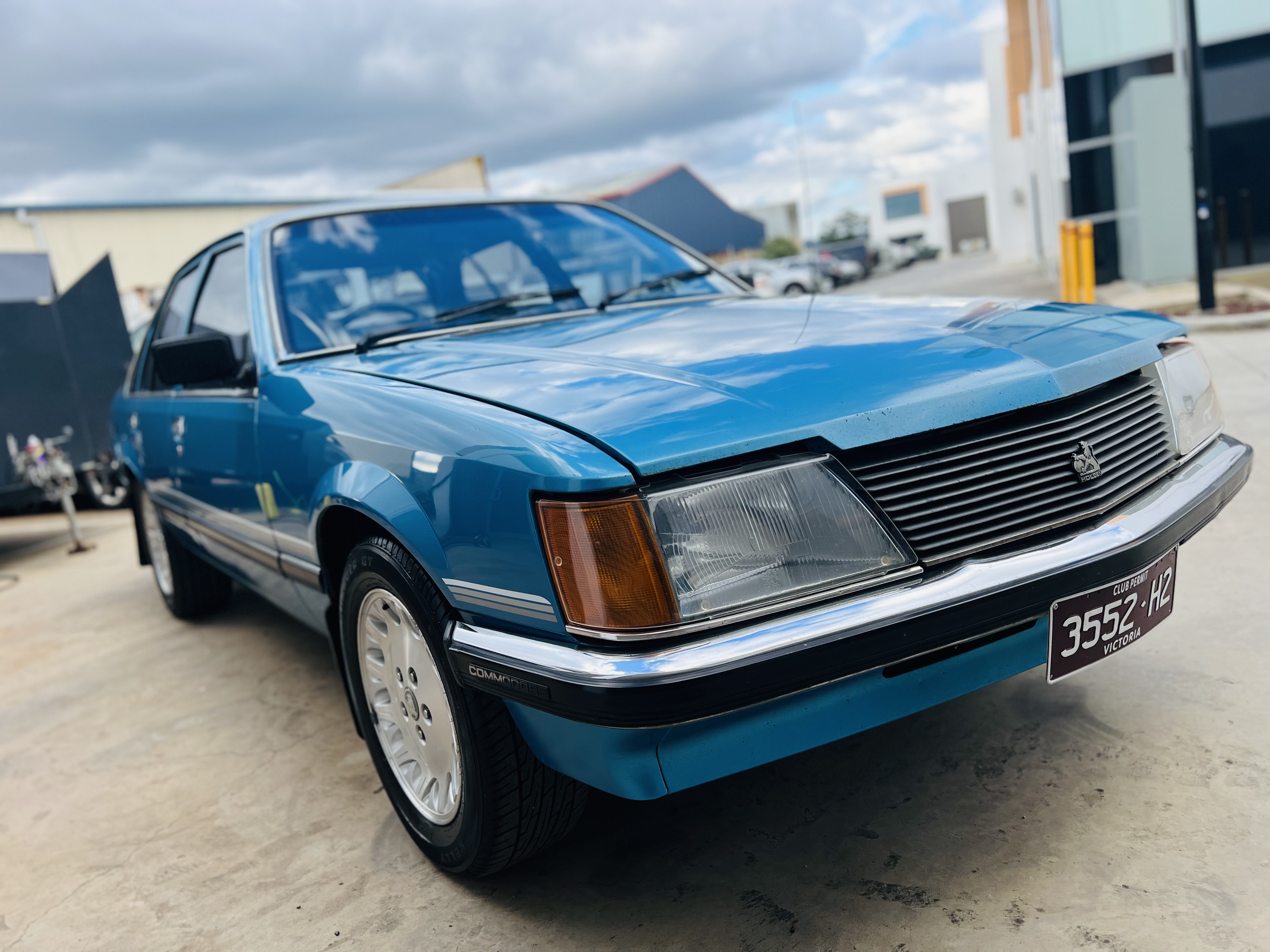 1983 HOLDEN COMMODORE VH SEDAN 